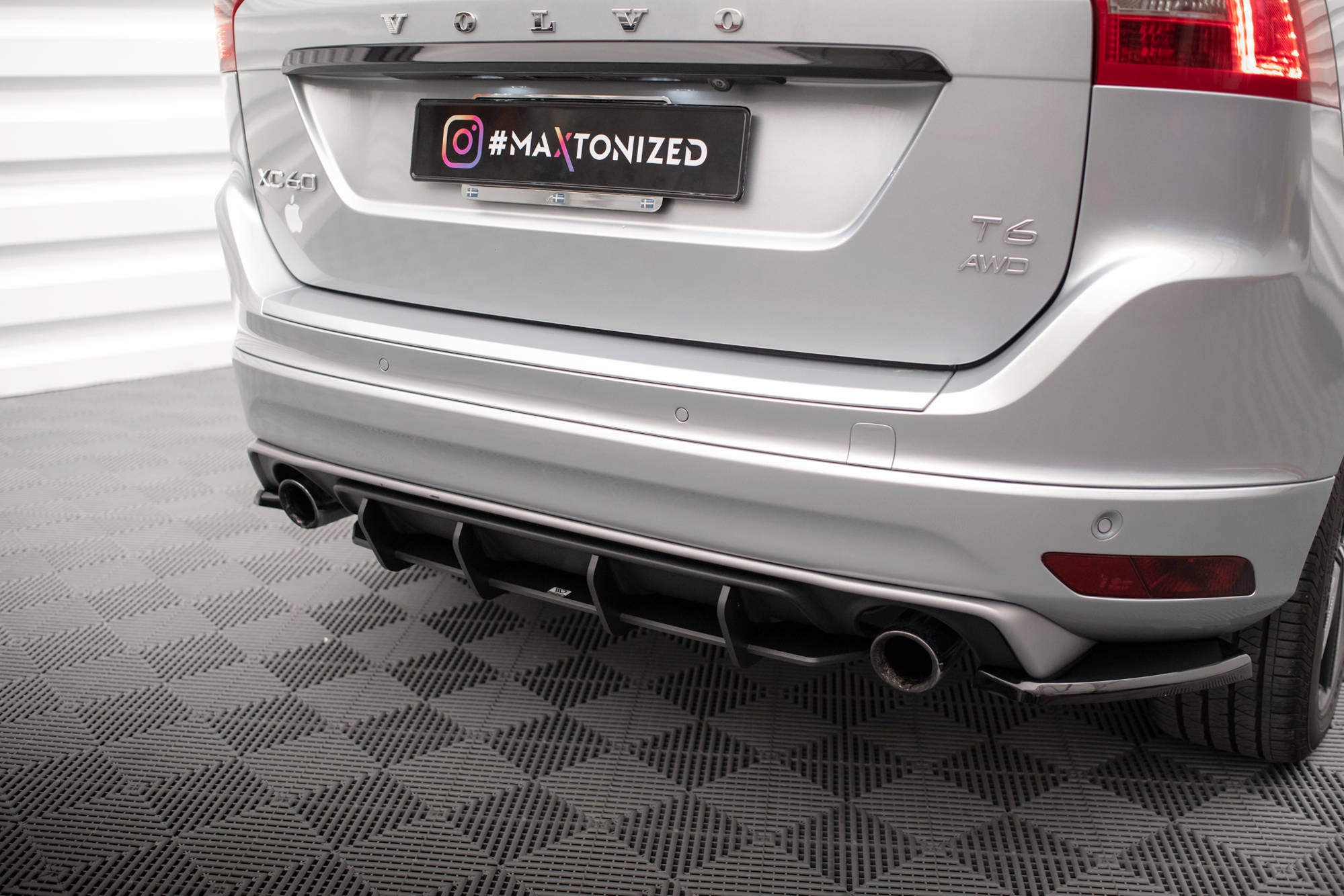 Street Pro Heckschürze Heck Ansatz Diffusor passend für Volvo XC60 R-Design Mk1 FL schwarz-rot