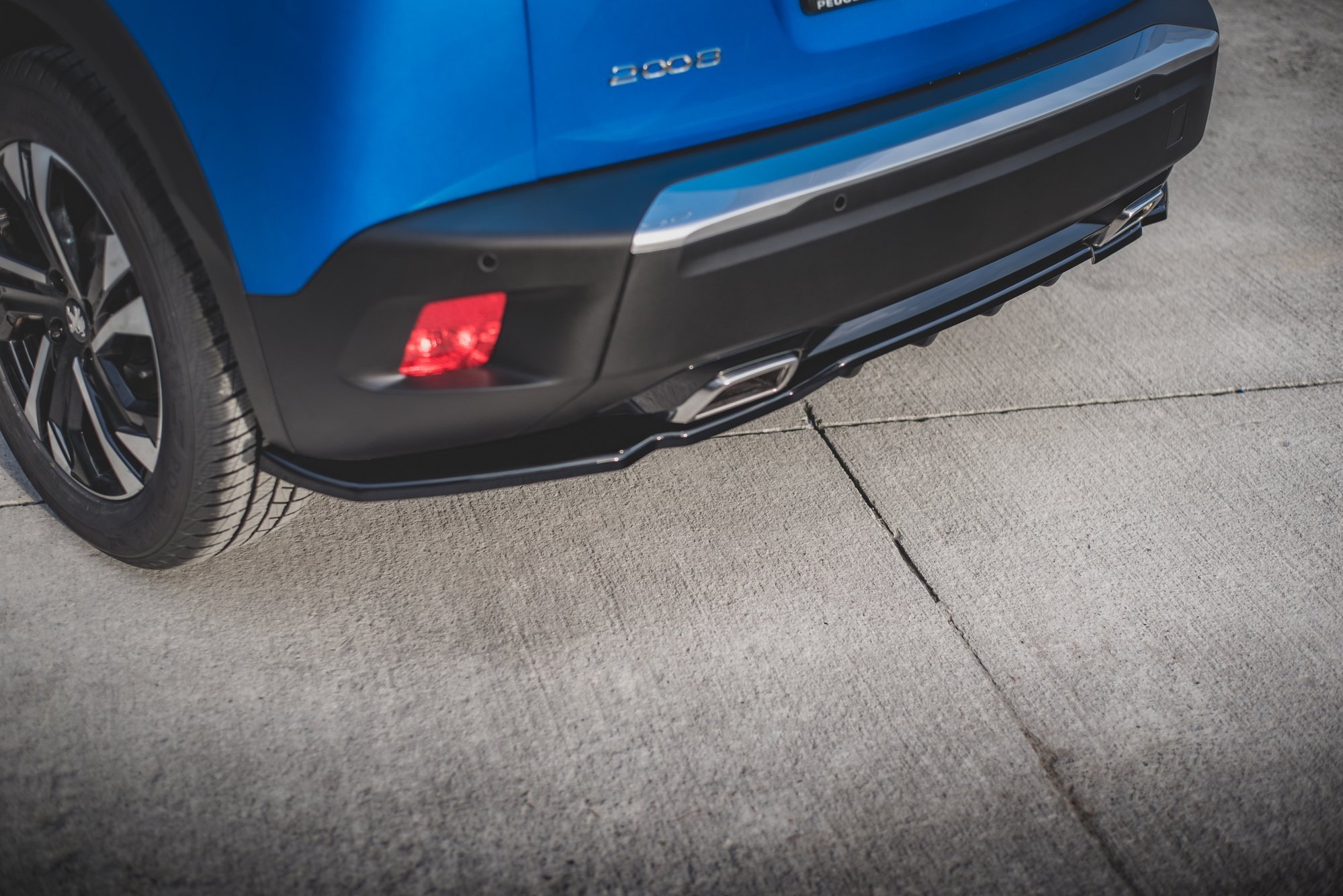 Street+ Mittlerer Diffusor RACE Heck Ansatz passend für Peugeot 2008 Mk2 schwarz Hochglanz