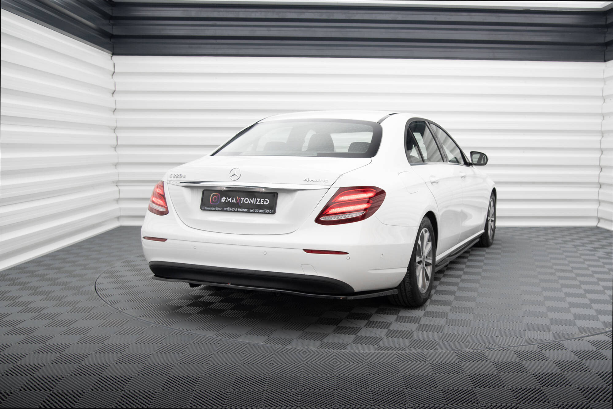 Street+ Mittlerer Diffusor RACE Heck Ansatz passend für Mercedes E W213 schwarz Hochglanz