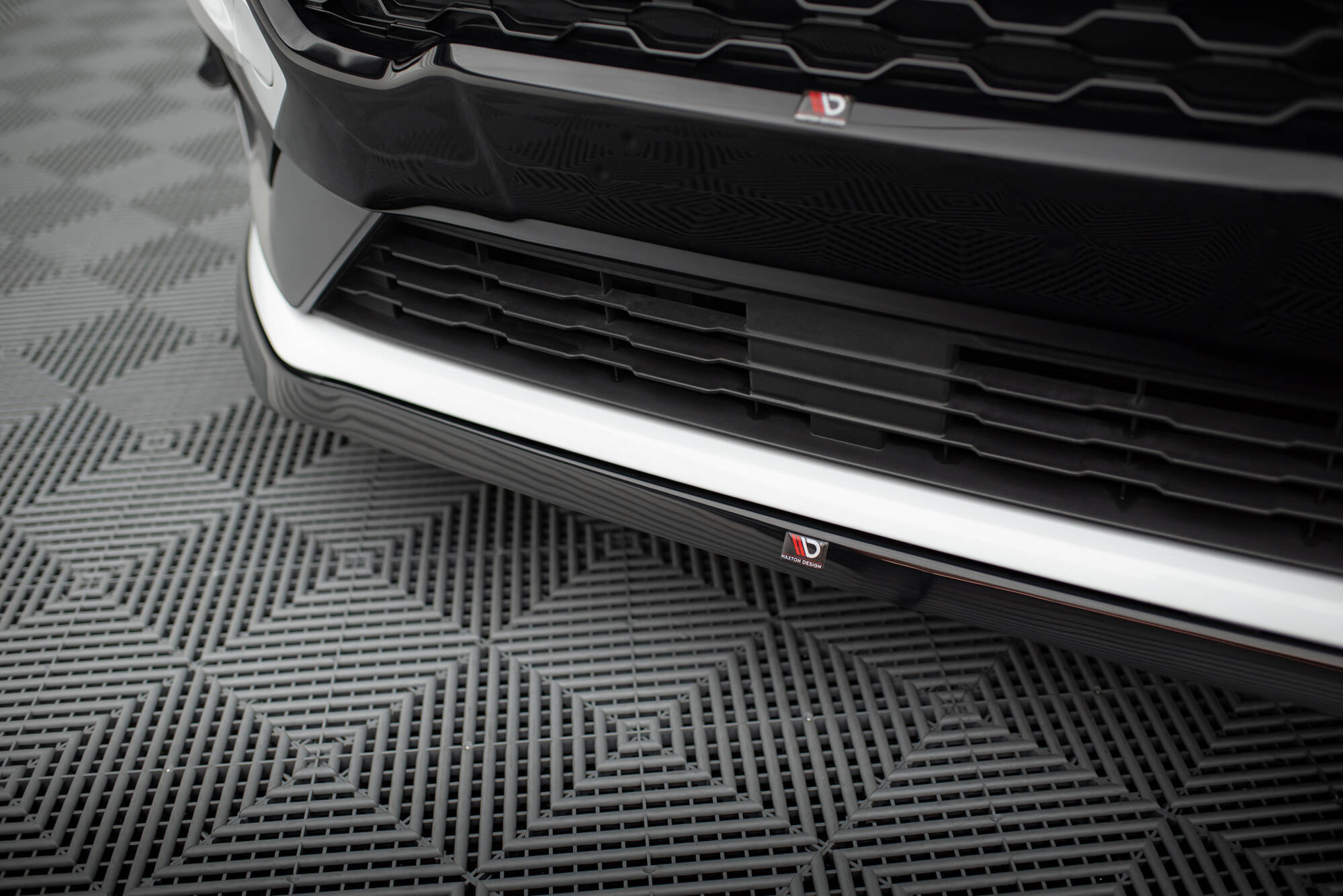 Front Ansatz V.6 für Ford Fiesta Mk8 ST / ST-Line schwarz Hochglanz