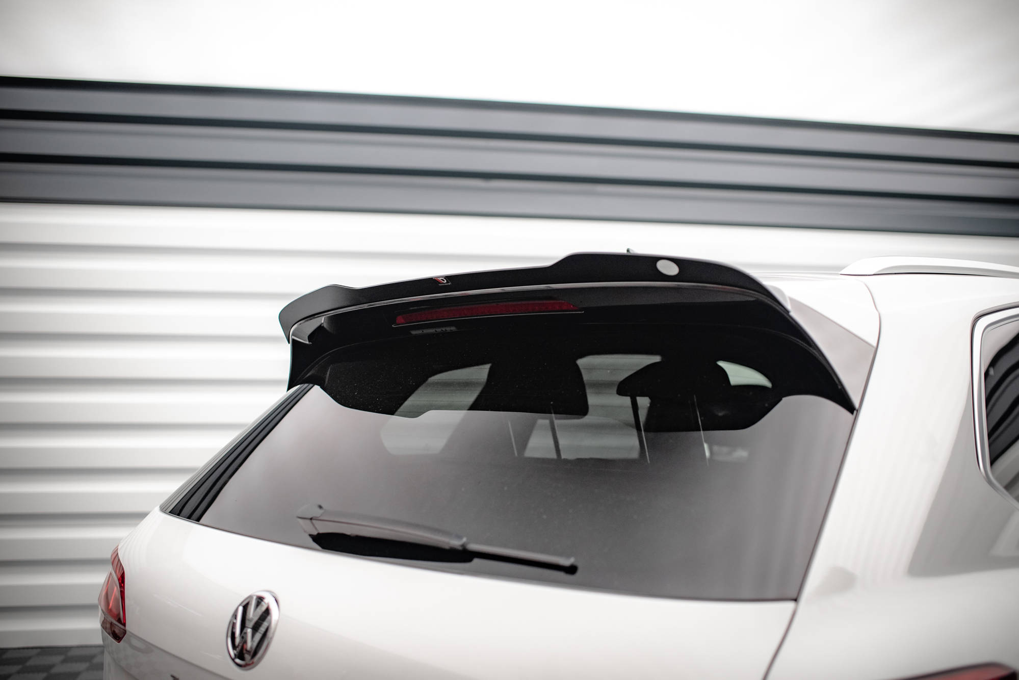 Heck Spoiler Aufsatz Abrisskante passend für VW Touareg R-Line Mk3 schwarz Hochglanz