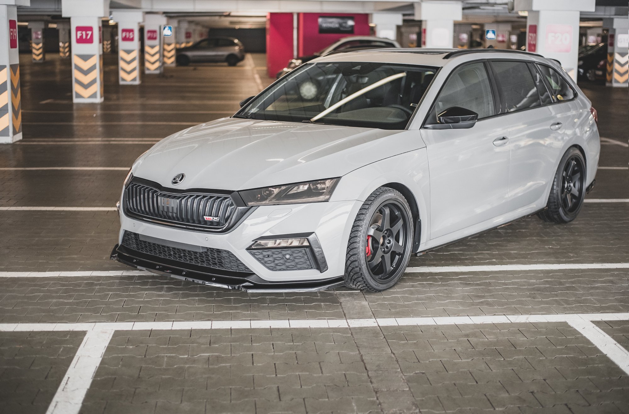 Street+ Spoilerlippe Front Ansatz V.3 passend für Skoda Octavia RS Mk4 schwarz Hochglanz