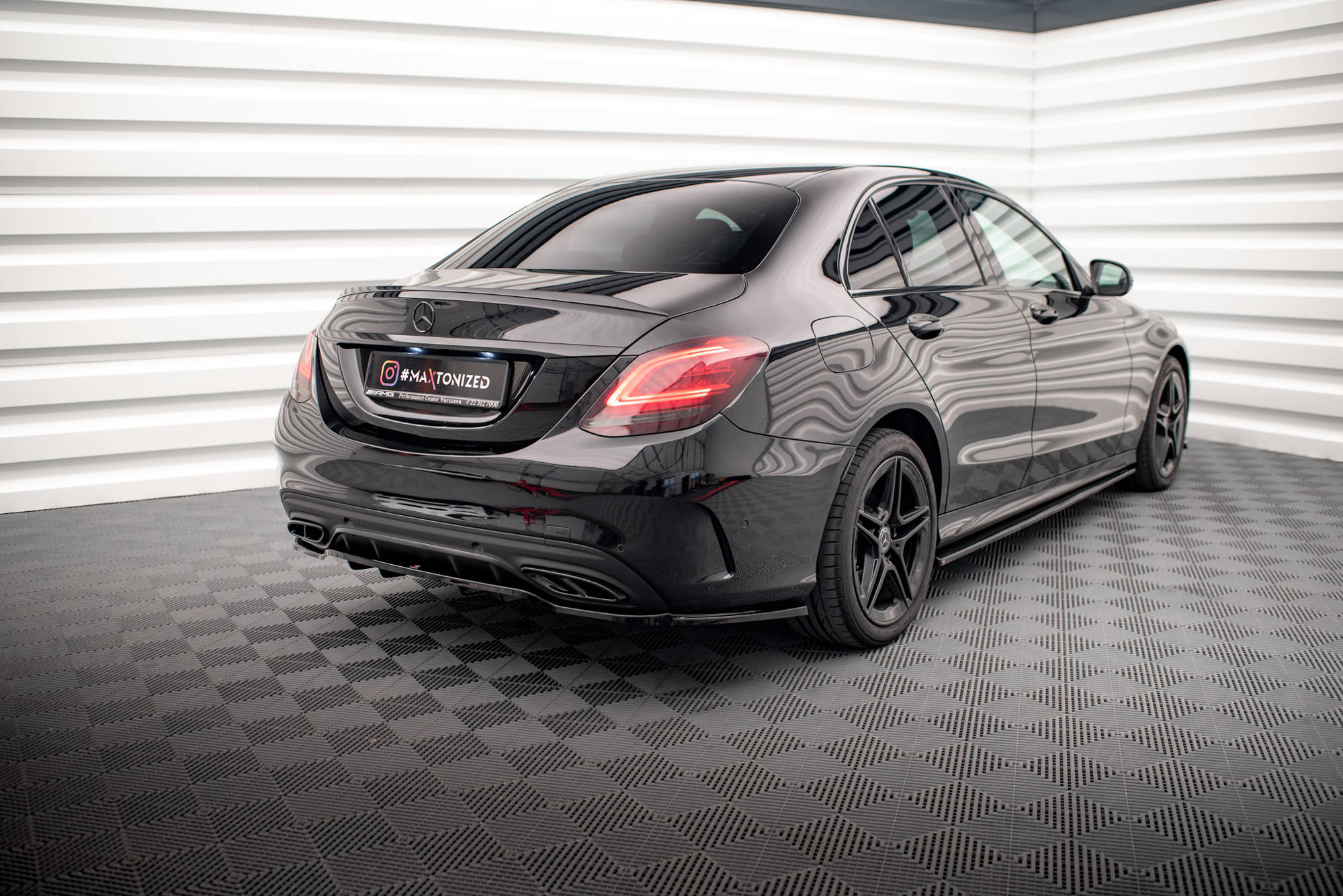 Street+ Mittlerer Diffusor RACE Heck Ansatz passend für Mercedes C AMG-Line W205 FL schwarz Hochglanz