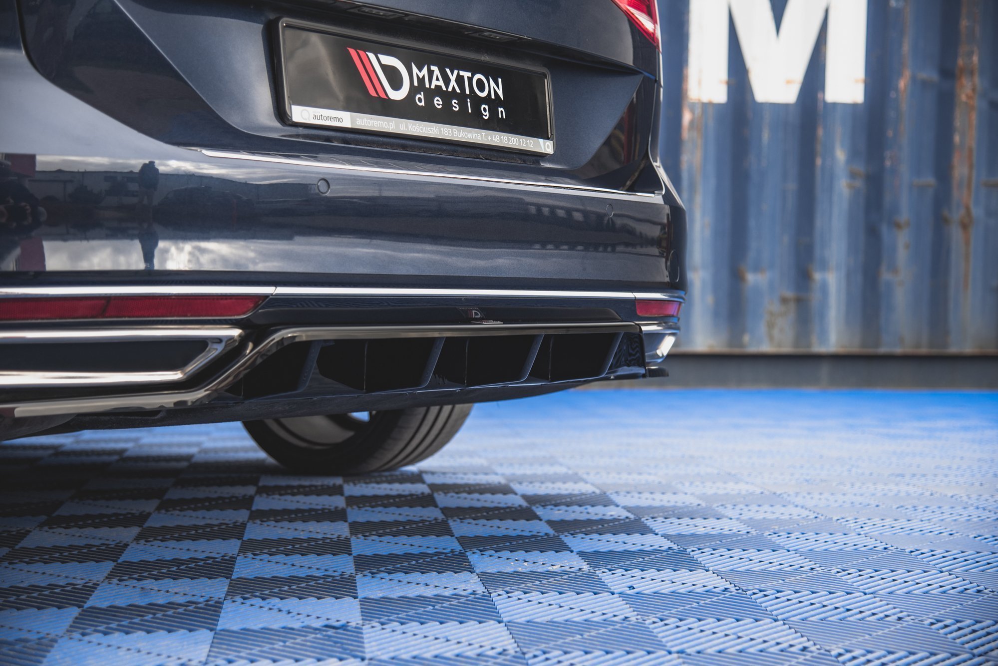 Street+ Mittlerer Diffusor RACE Heck Ansatz passend für VW Passat B8 schwarz Hochglanz