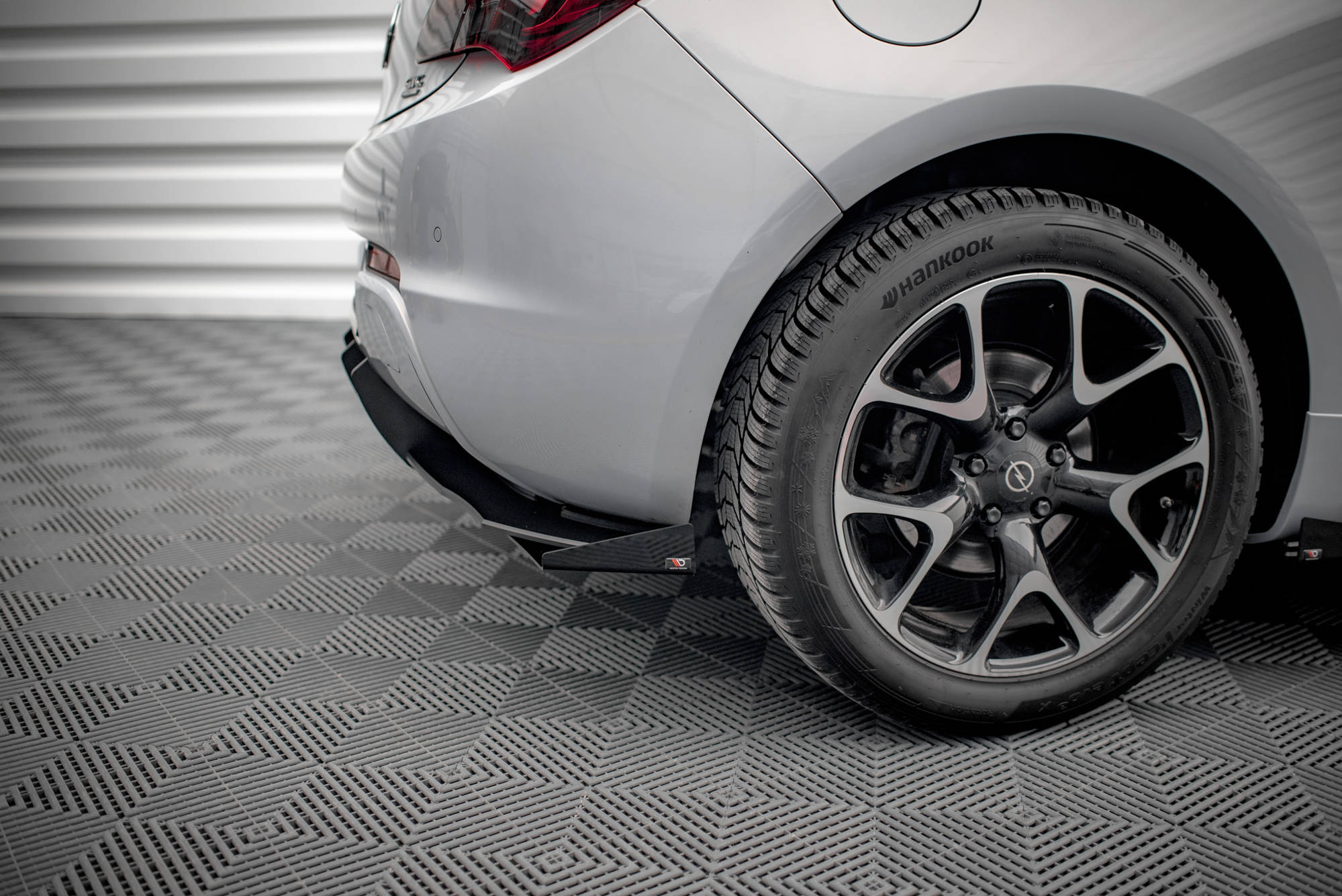 Hintere Seiten Flaps passend für Opel Astra GTC OPC-Line J schwarz Hochglanz
