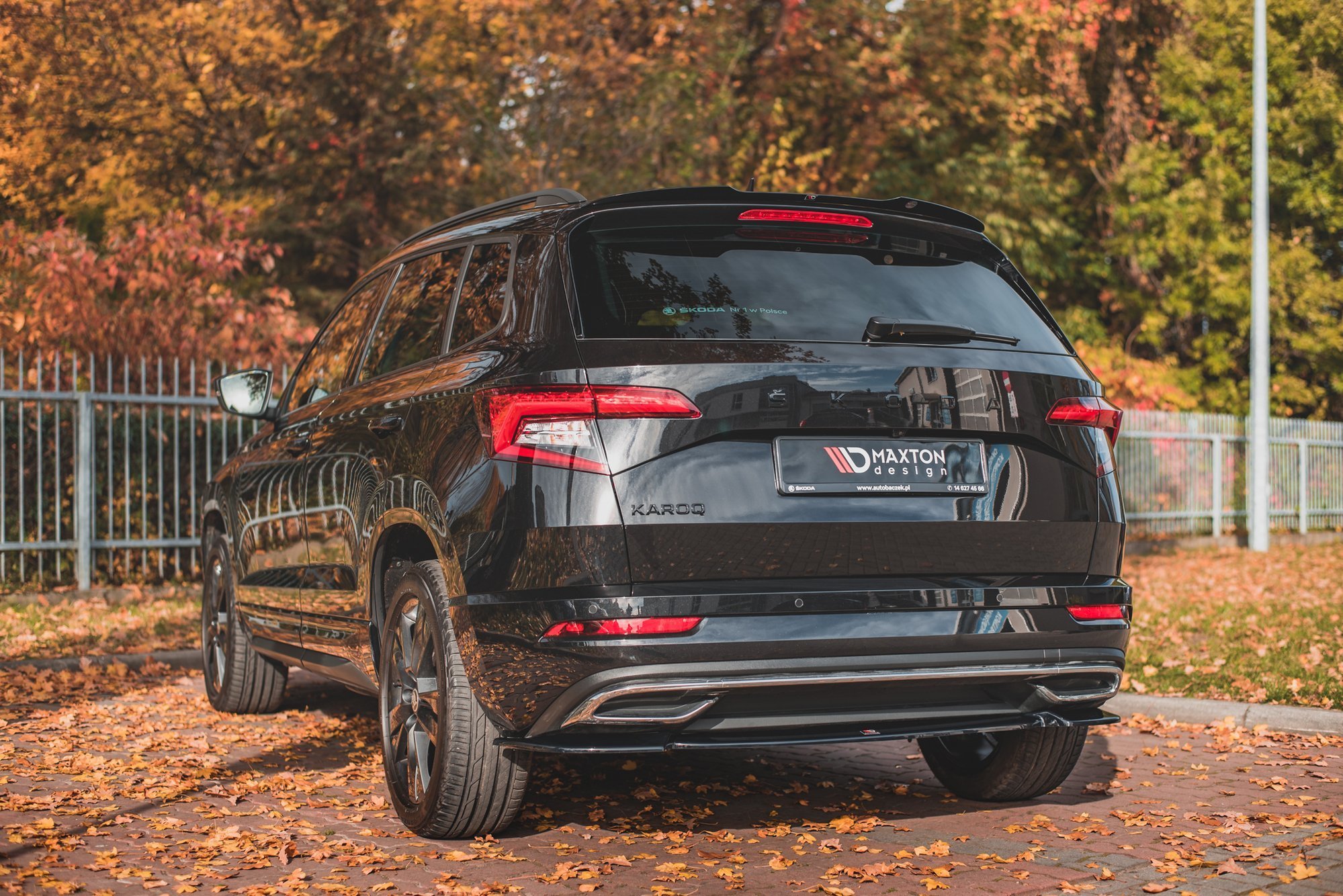 Street+ Mittlerer Diffusor Heck Ansatz passend für Skoda Karoq Sportline schwarz Hochglanz
