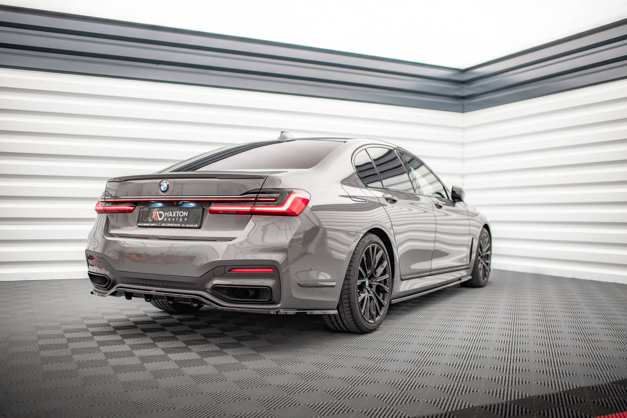 Street+ Mittlerer Diffusor RACE Heck Ansatz V.1 passend für BMW 7 M-Paket G11 / G12 FL schwarz Hochglanz
