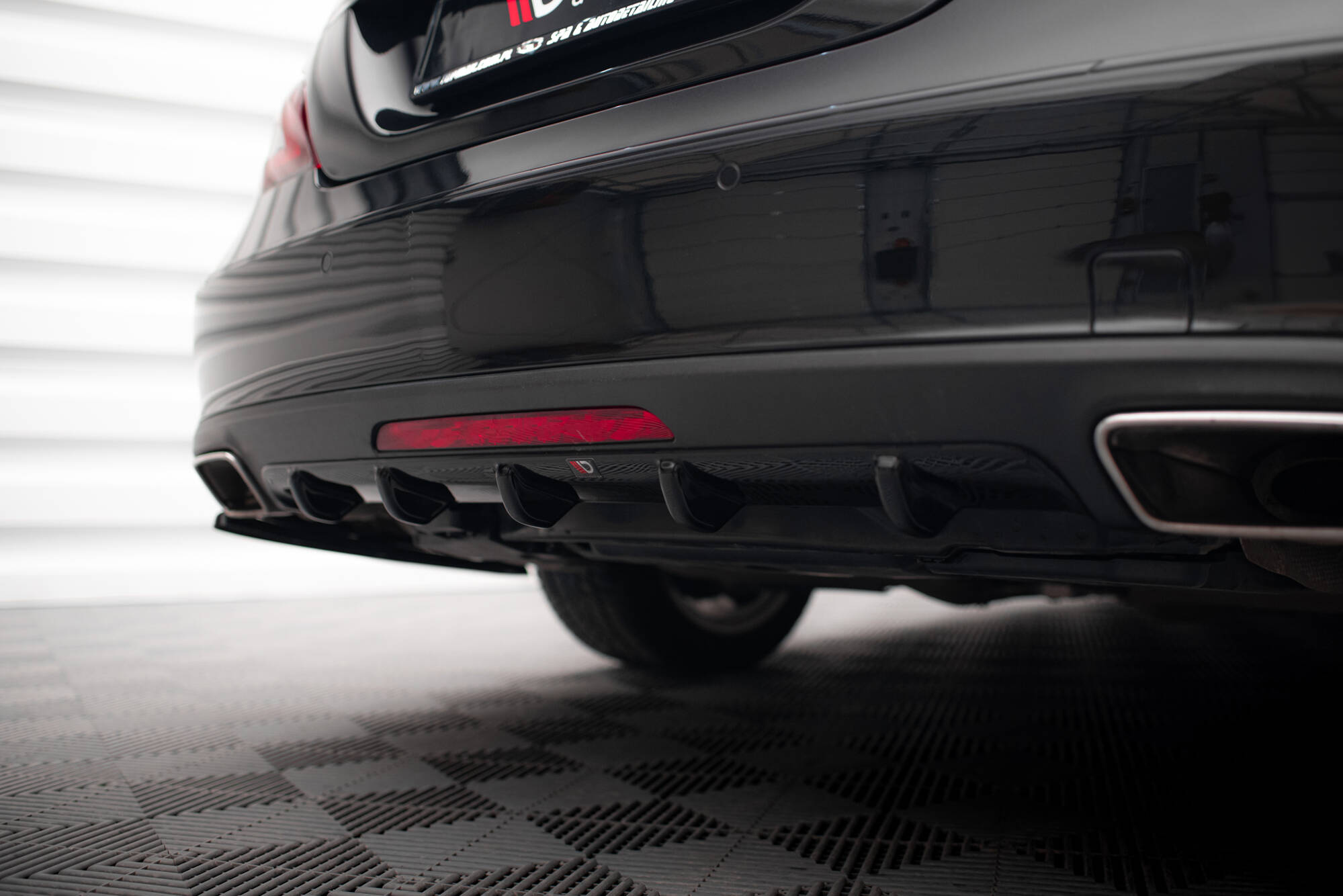 Diffusor Heck Ansatz für Mercedes-Benz CLS C218 schwarz Hochglanz