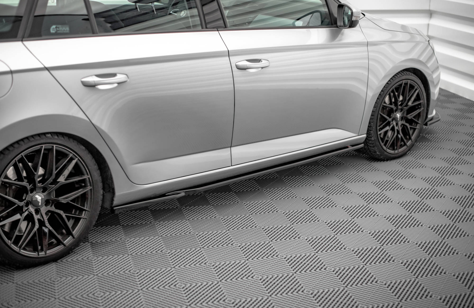 Street+ Seitenschweller Leisten passend für Skoda Fabia Mk3 schwarz Hochglanz