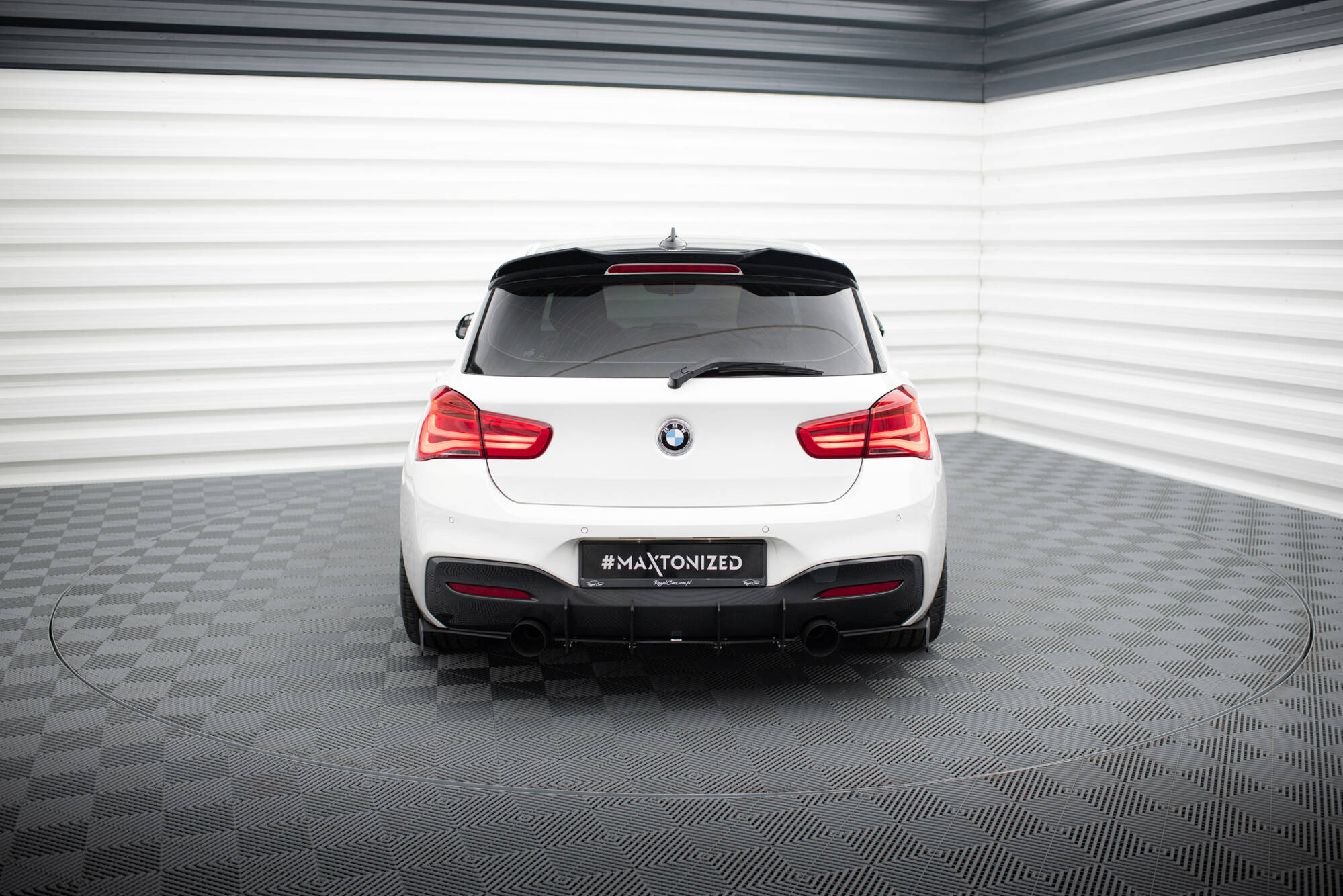 Heck Ansatz Flaps Diffusor für BMW 1er F20/F21 M-Power FACELIFT