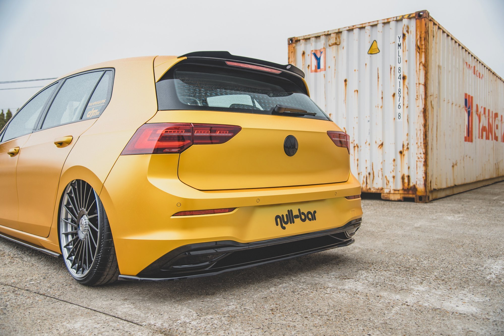 Spoiler CAP V.1 für VW Golf Mk8 Facelift schwarz Hochglanz
