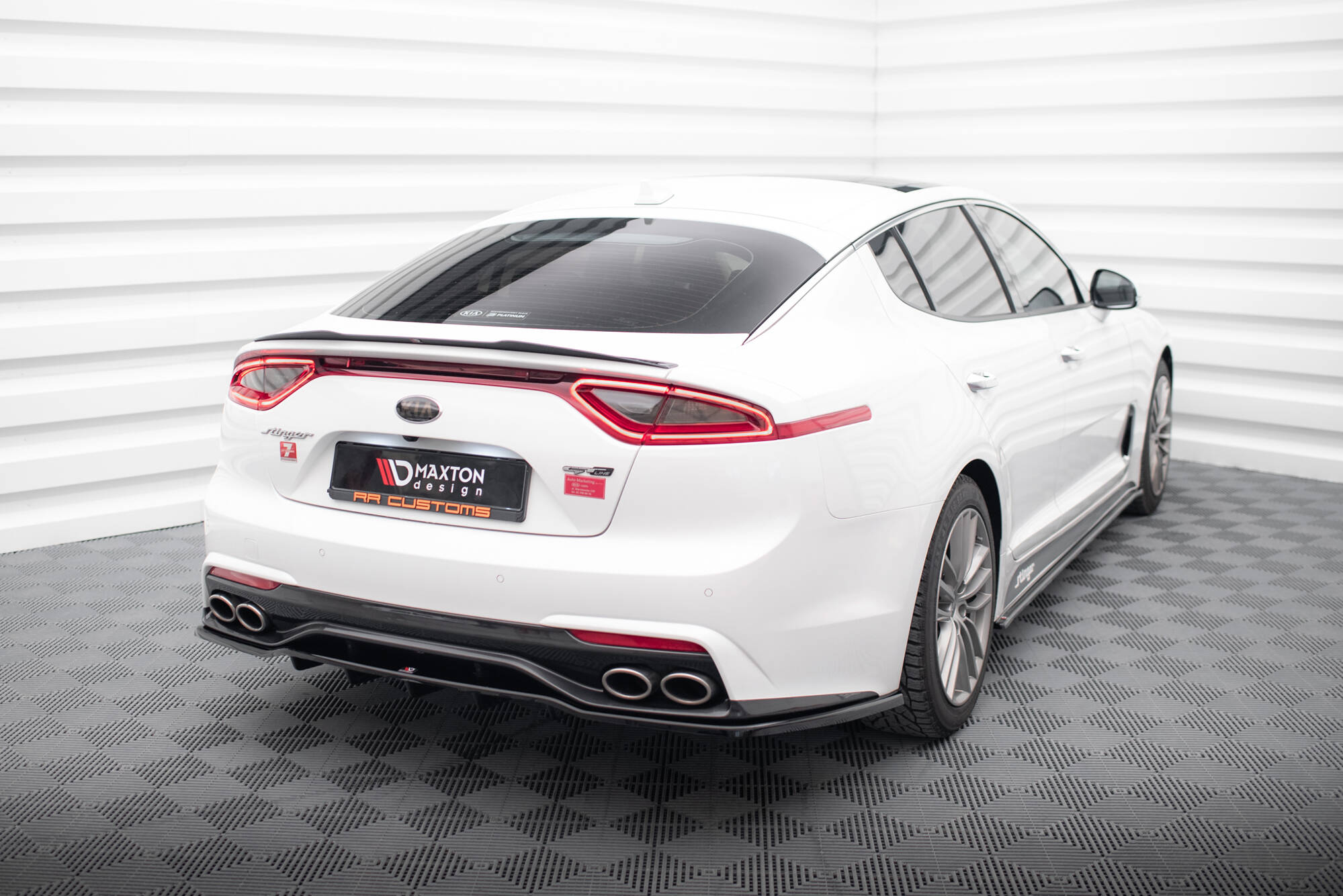 Street+ Mittlerer Diffusor RACE Heck Ansatz passend für Kia Stinger Mk1 schwarz Hochglanz