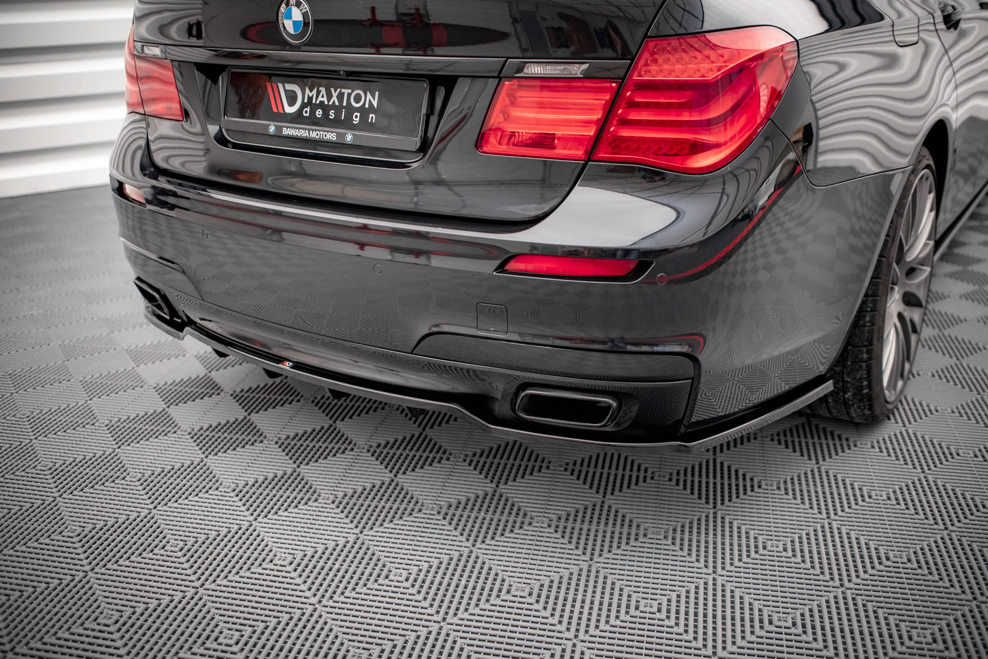 Street+ Mittlerer Diffusor RACE Heck Ansatz passend für BMW 7 M-Paket F01 schwarz Hochglanz