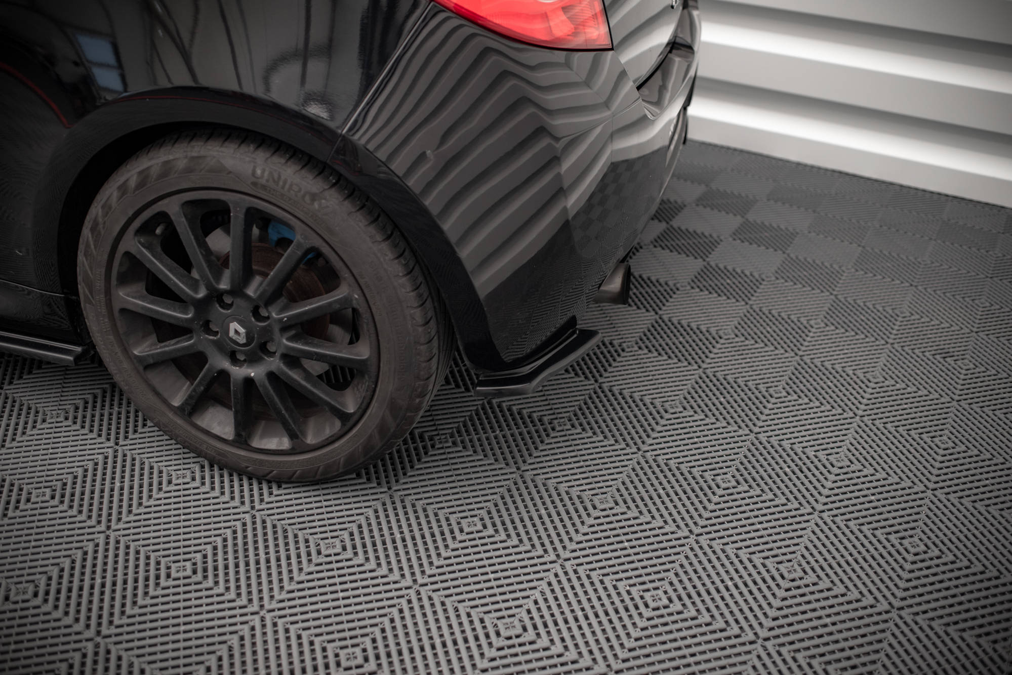 Heck Ansatz Flaps Diffusor für RENAULT CLIO III RS schwarz Hochglanz