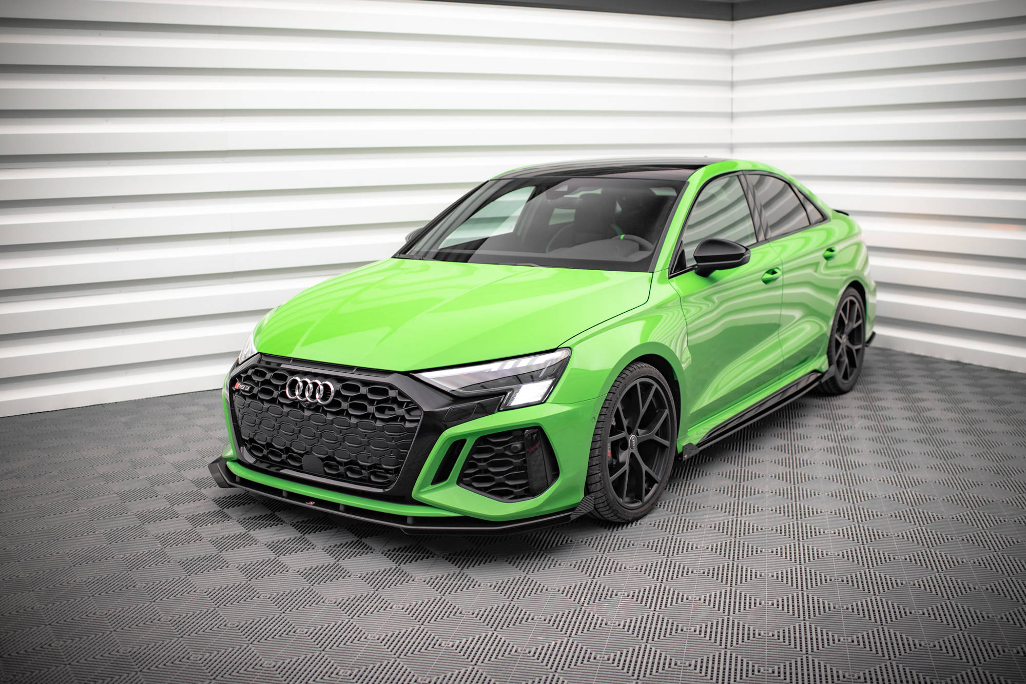 Front Stoßstange Flaps passend für Audi RS3 8Y schwarz Hochglanz