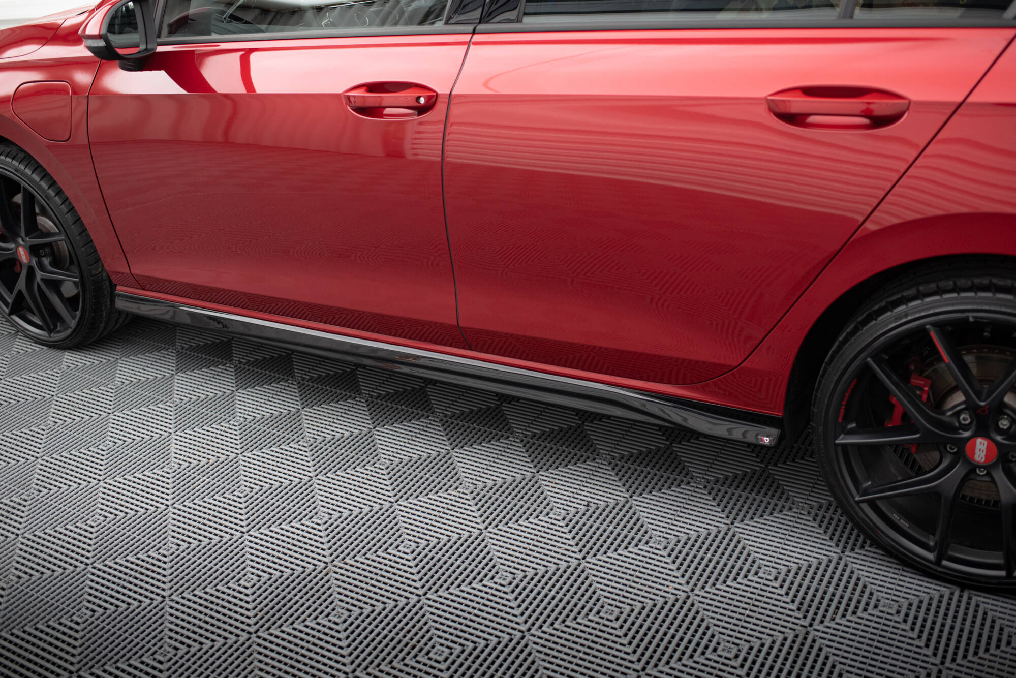 Street+ Seitenschweller Leisten V.3 passend für VW Golf GTI / GTE / GTI Clubsport / GTD / R-Line Mk8 schwarz Hochglanz
