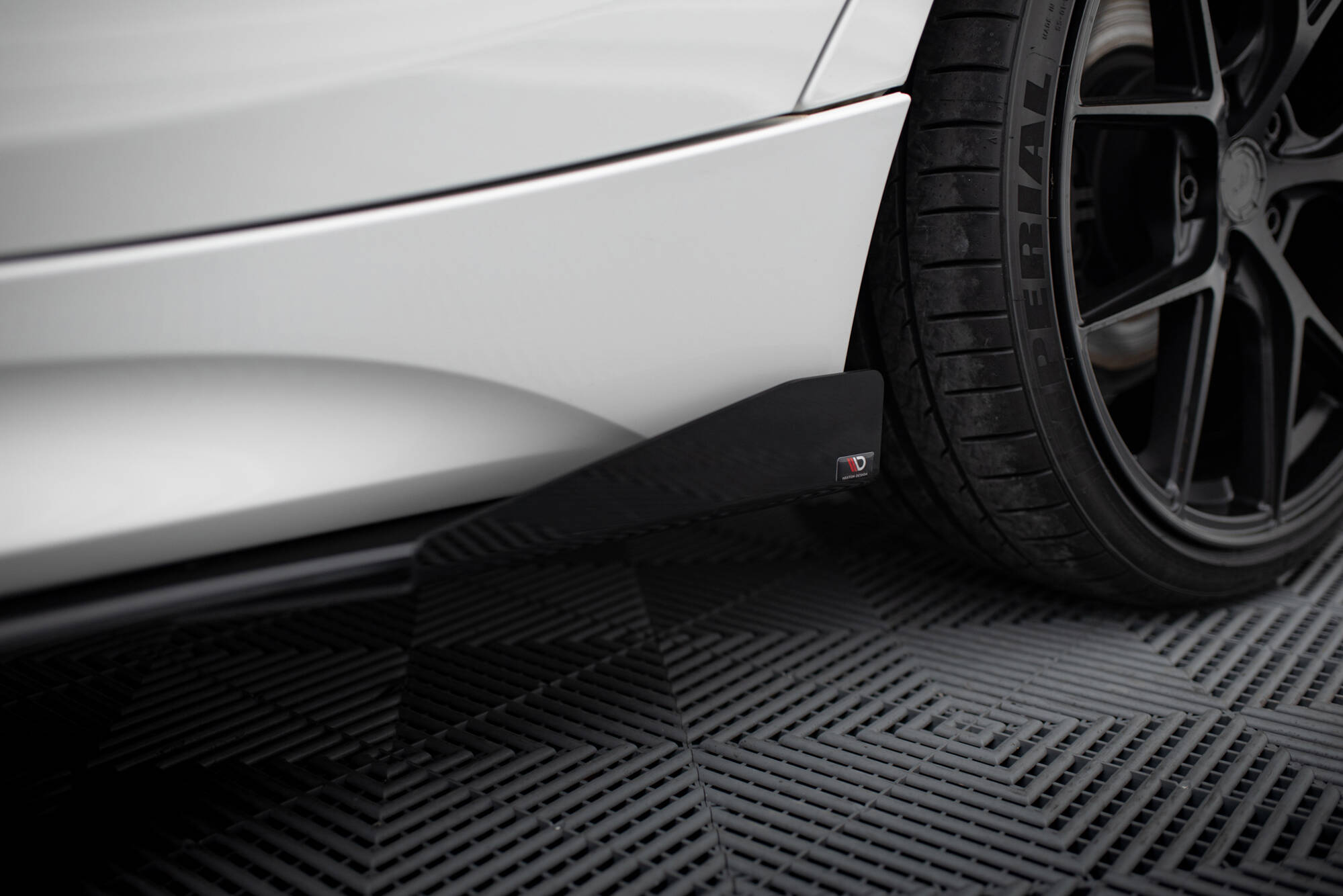 Street Pro Seitenschweller Leisten V.2 + Flaps passend für BMW 1er F20 M135i / M140i / M-Paket schwarz Hochglanz