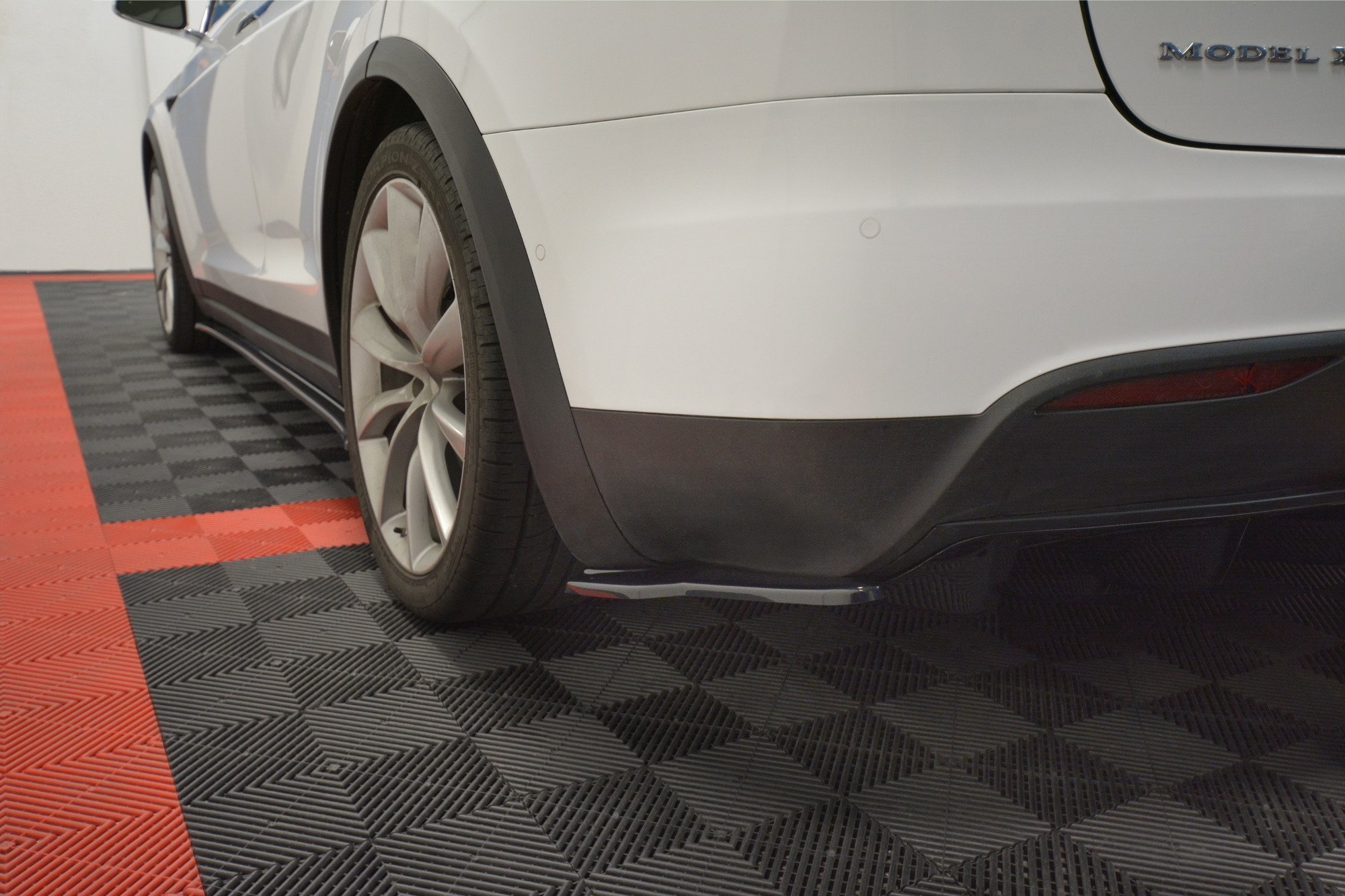 Diffusor Flaps V.2 passend für Tesla MODEL X schwarz Hochglanz