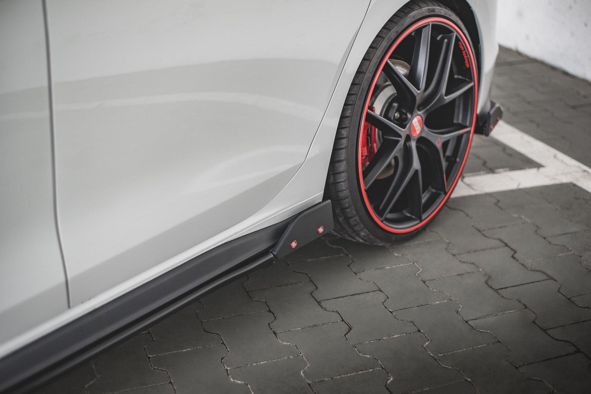 Street+ Seitenschweller Leisten V.2 + Flaps passend für VW Golf 8 GTI / GTI Clubsport schwarz MATT