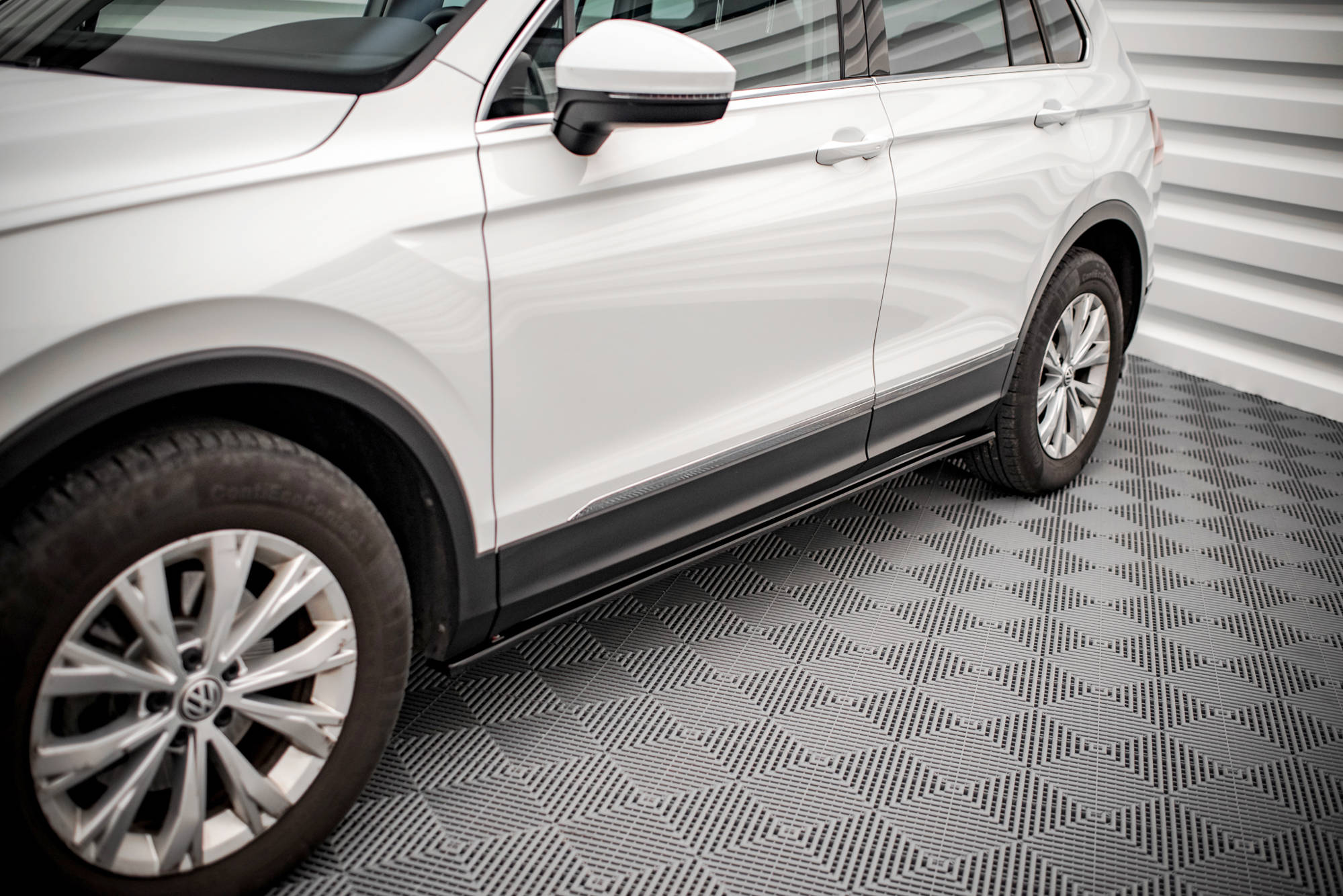Street+ Seitenschweller Leisten passend für VW Tiguan Mk2 schwarz Hochglanz