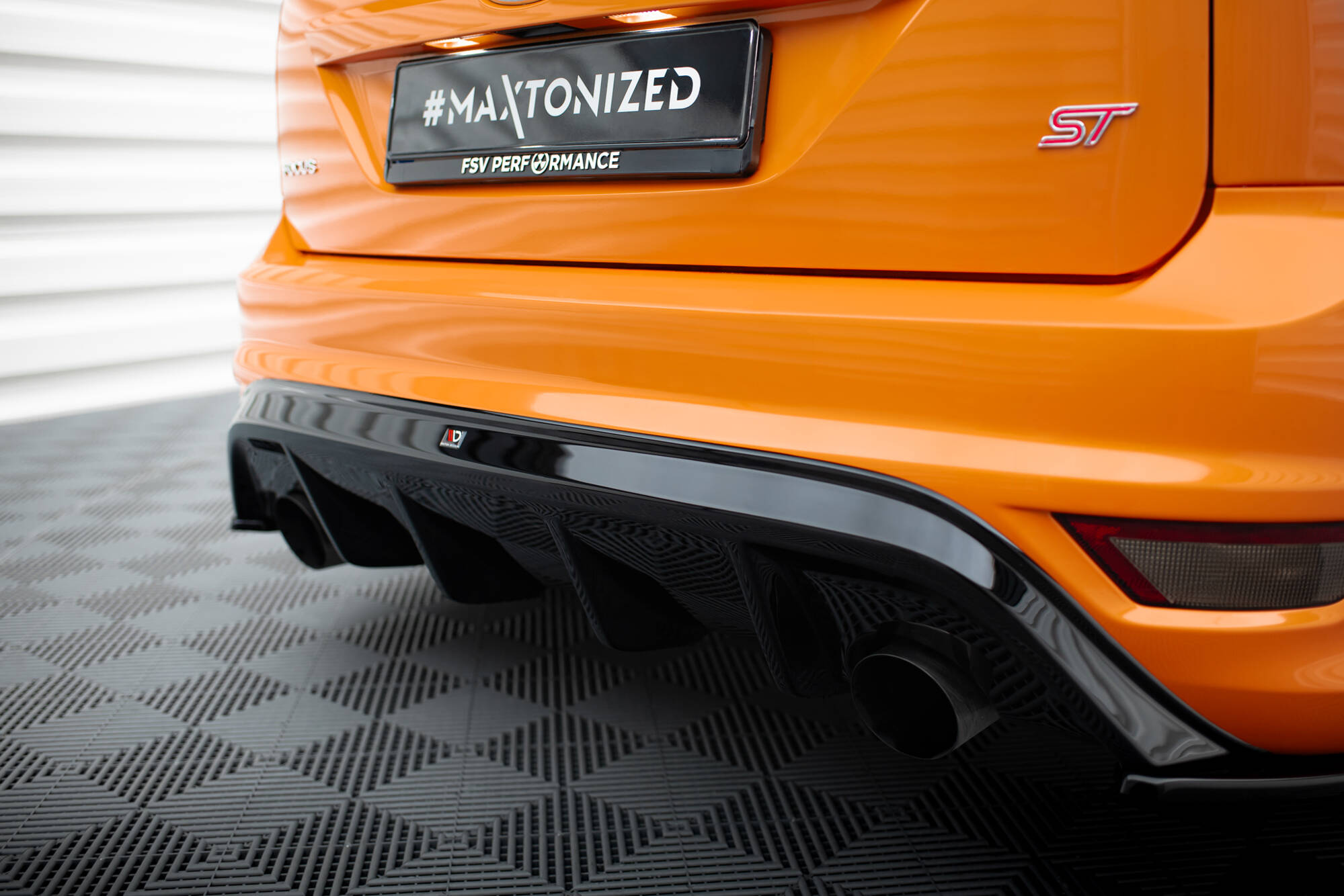 Street+ Heck Ansatz Diffusor passend für Ford Focus ST Mk2 FL schwarz Hochglanz