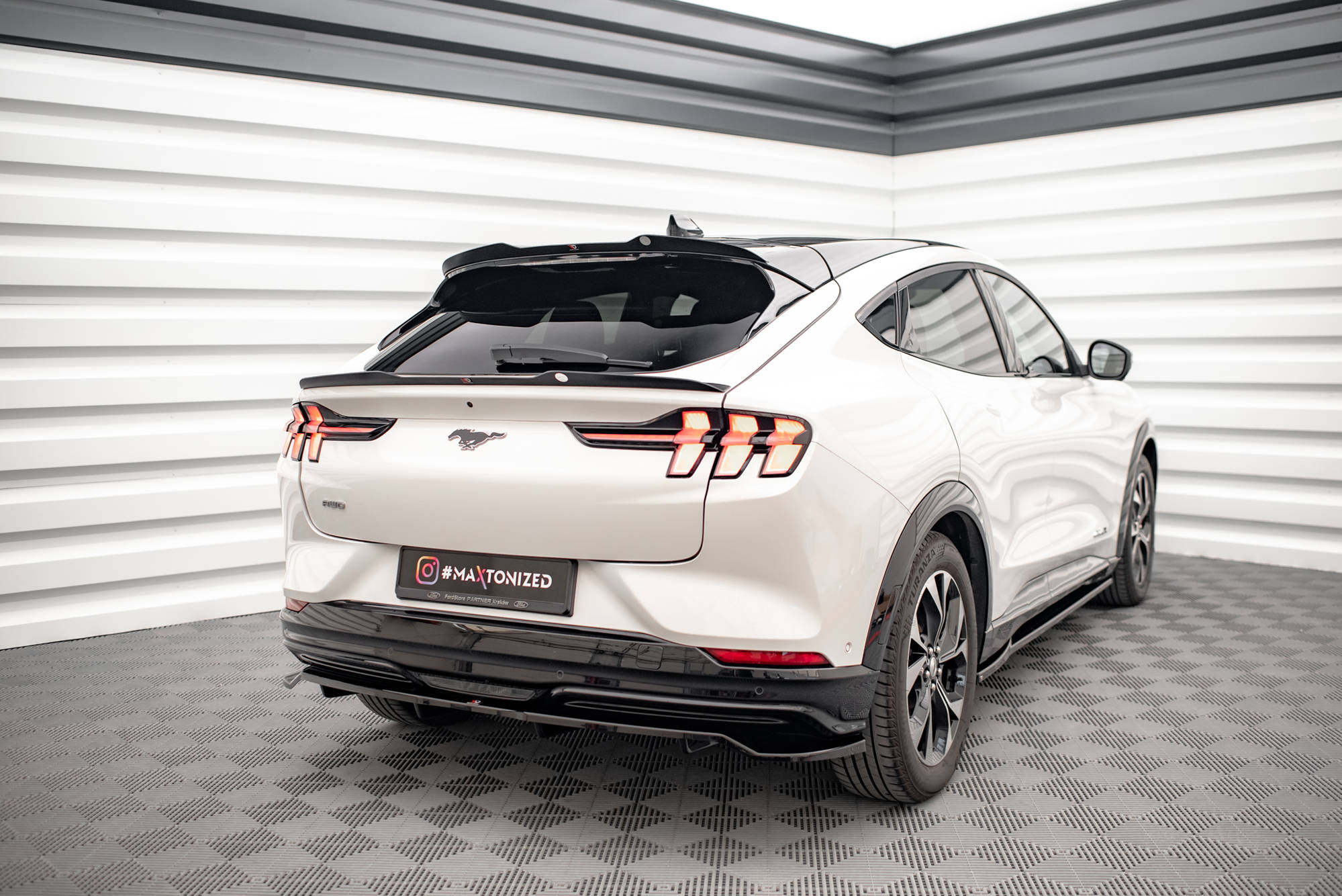 Oberer Heck Spoiler Aufsatz Abrisskante passend für Ford Mustang Mach-E Mk1 schwarz Hochglanz
