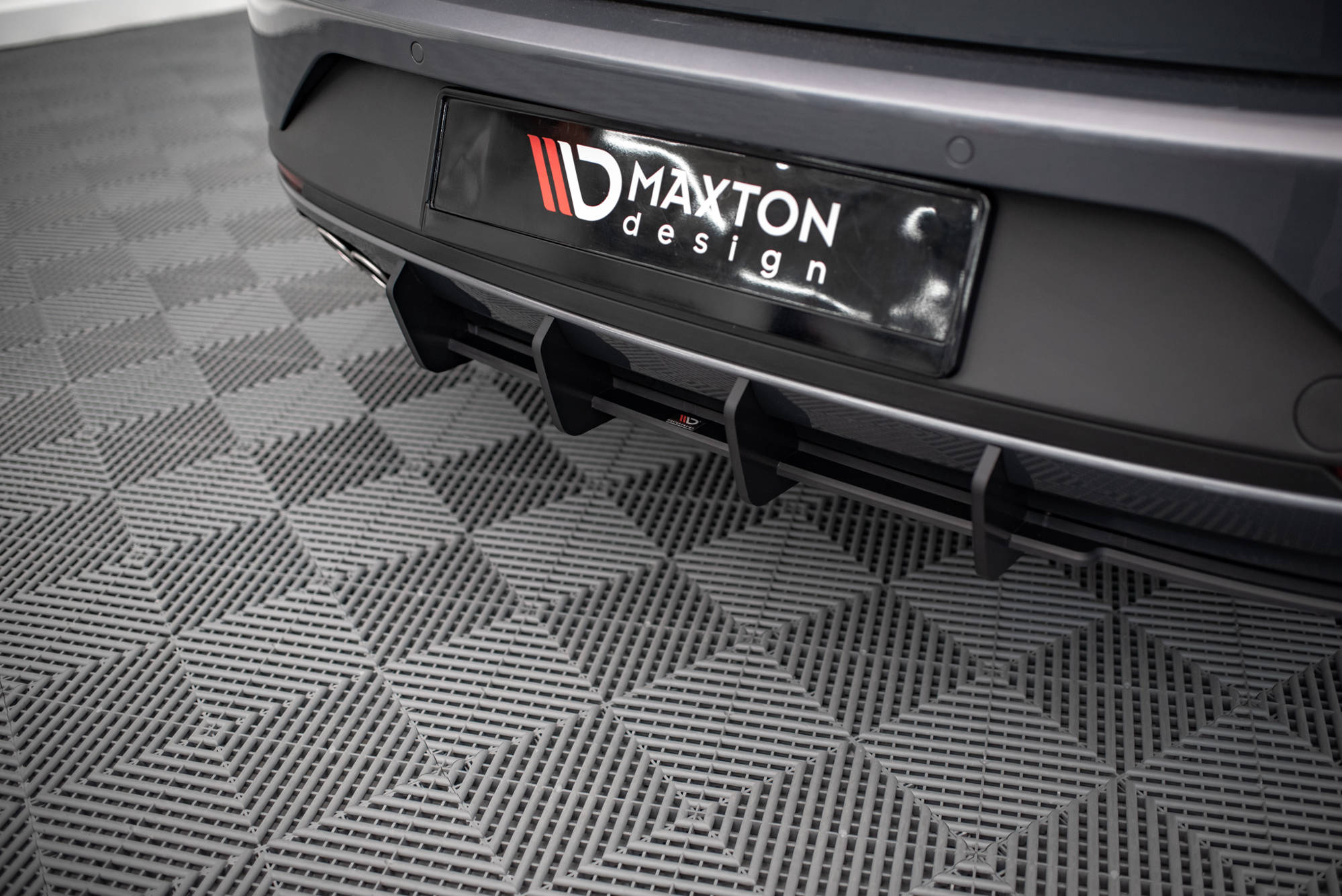 Street Pro Heckschürze Heck Ansatz Diffusor passend für Seat Leon FR Sportstourer Mk3 schwarz-rot