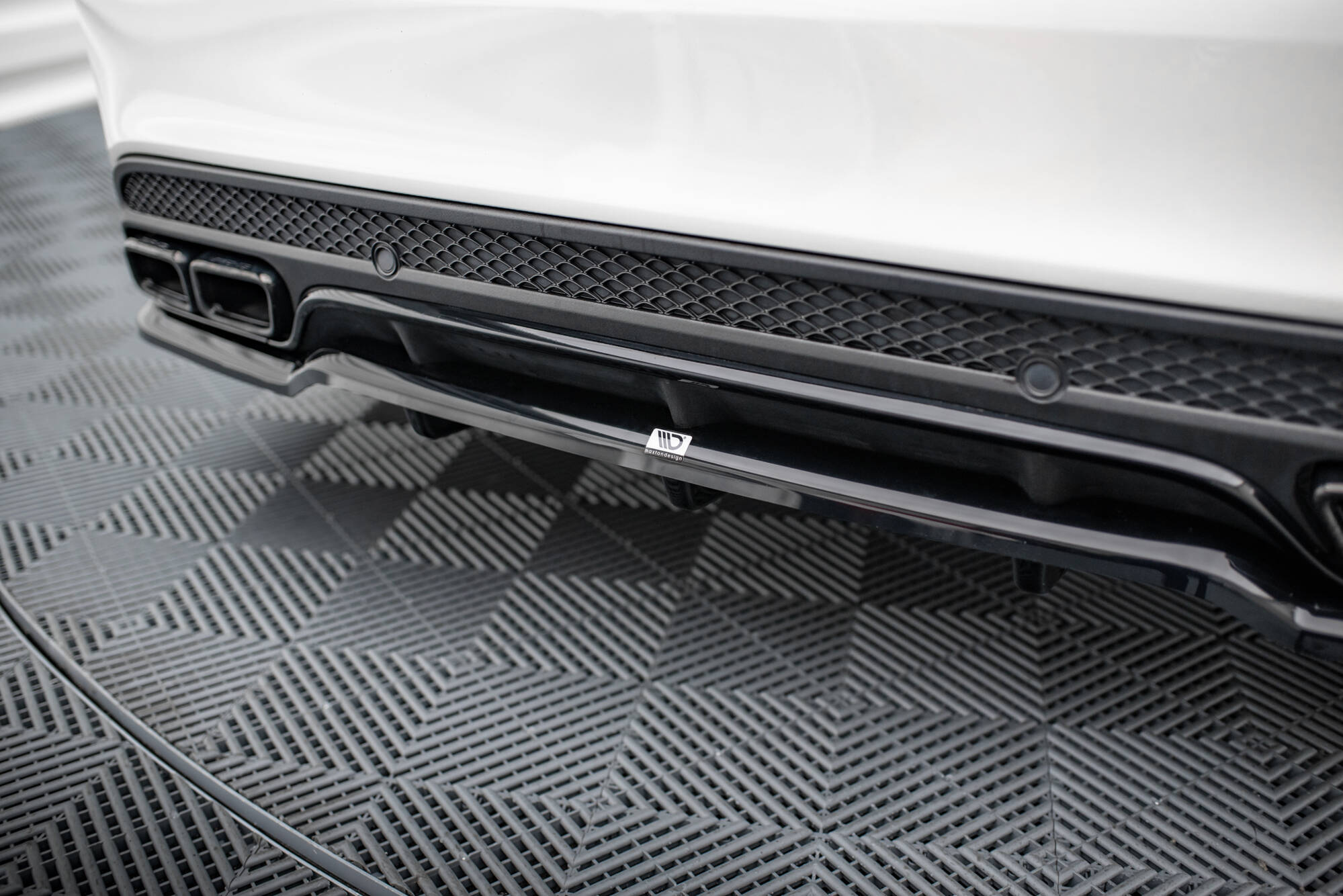 Street+ Mittlerer Diffusor RACE Heck Ansatz passend für Mercedes-AMG C63 Limousine / Kombi W205 / S205 schwarz Hochglanz
