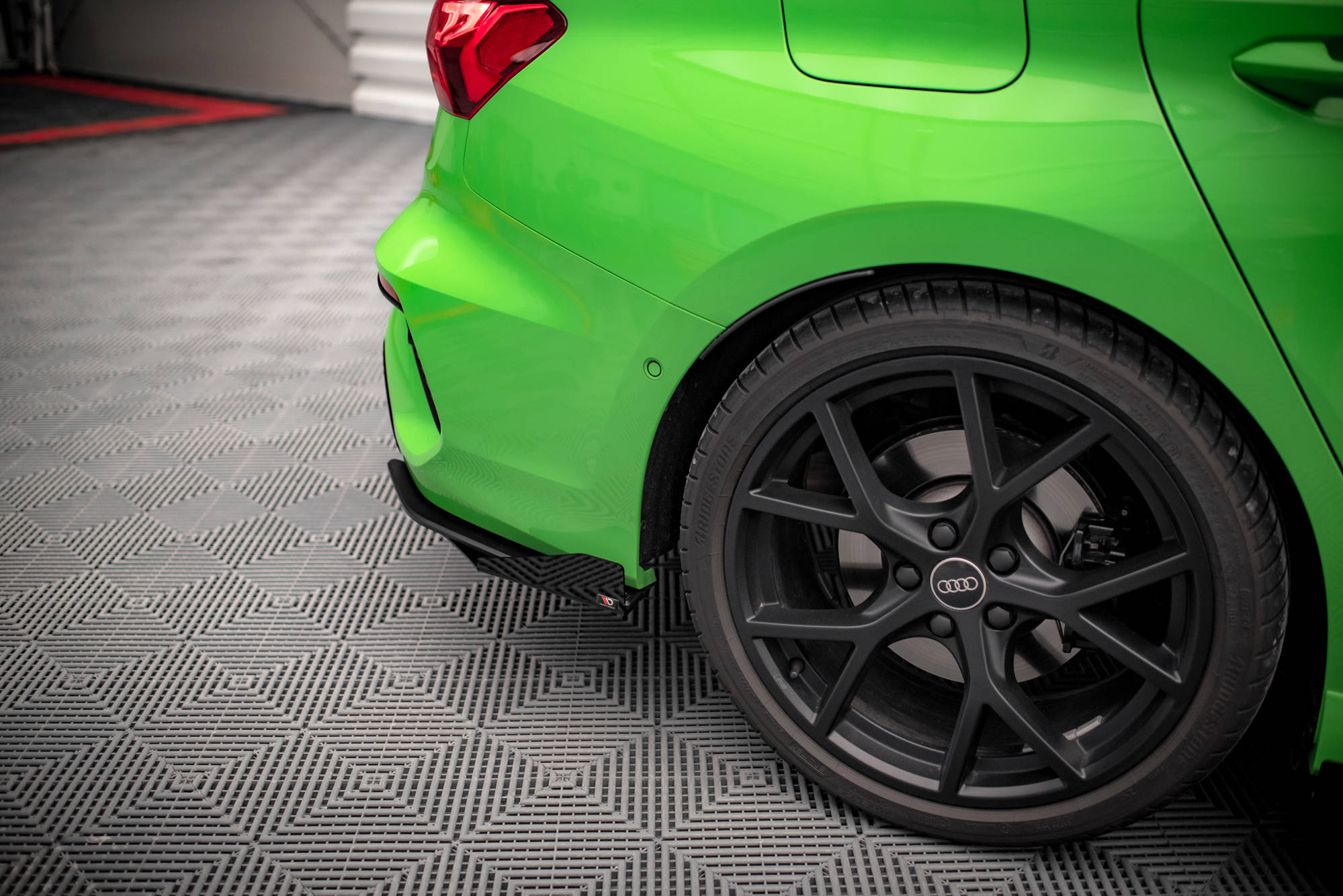 Street Pro Heck Ansatz Flaps passend für Audi RS3 Limousine 8Y schwarz Hochglanz