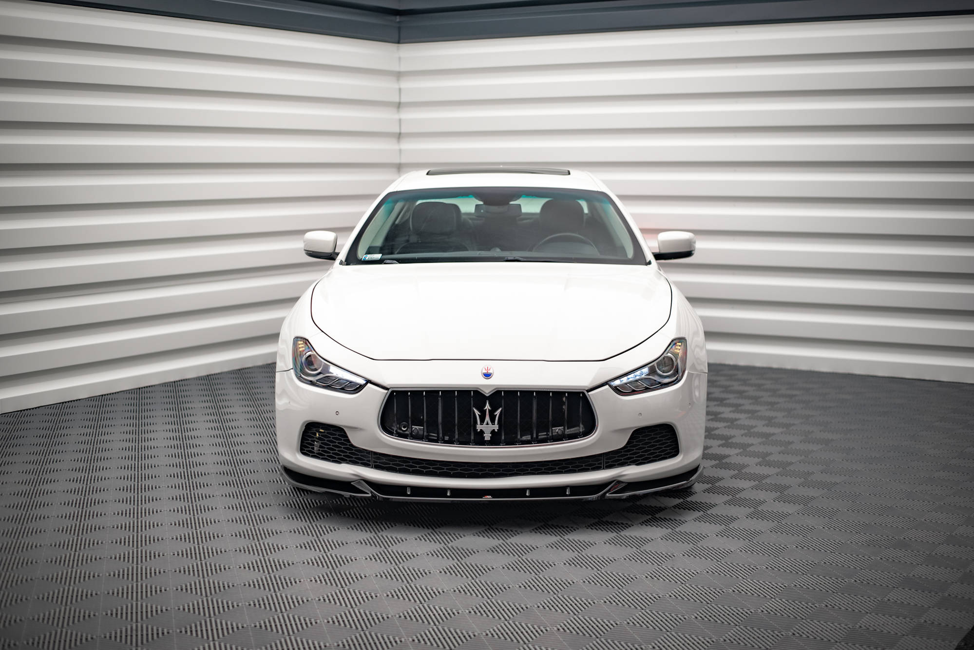 Frontlippe V.1 passend für Maserati Ghibli Mk3 schwarz Hochglanz