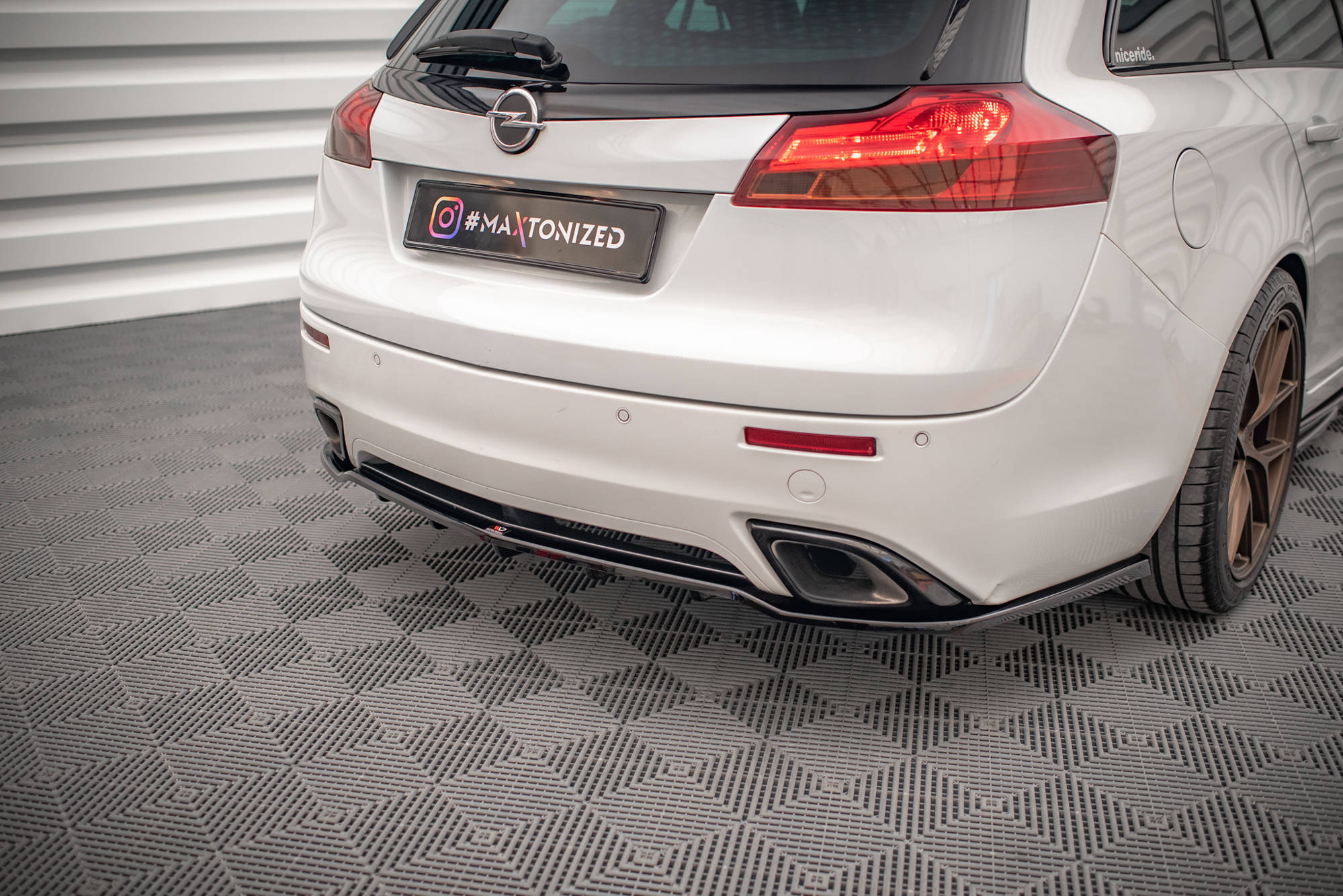 Street+ Mittlerer Diffusor RACE Heck Ansatz passend für Opel Insignia OPC Mk1 schwarz Hochglanz