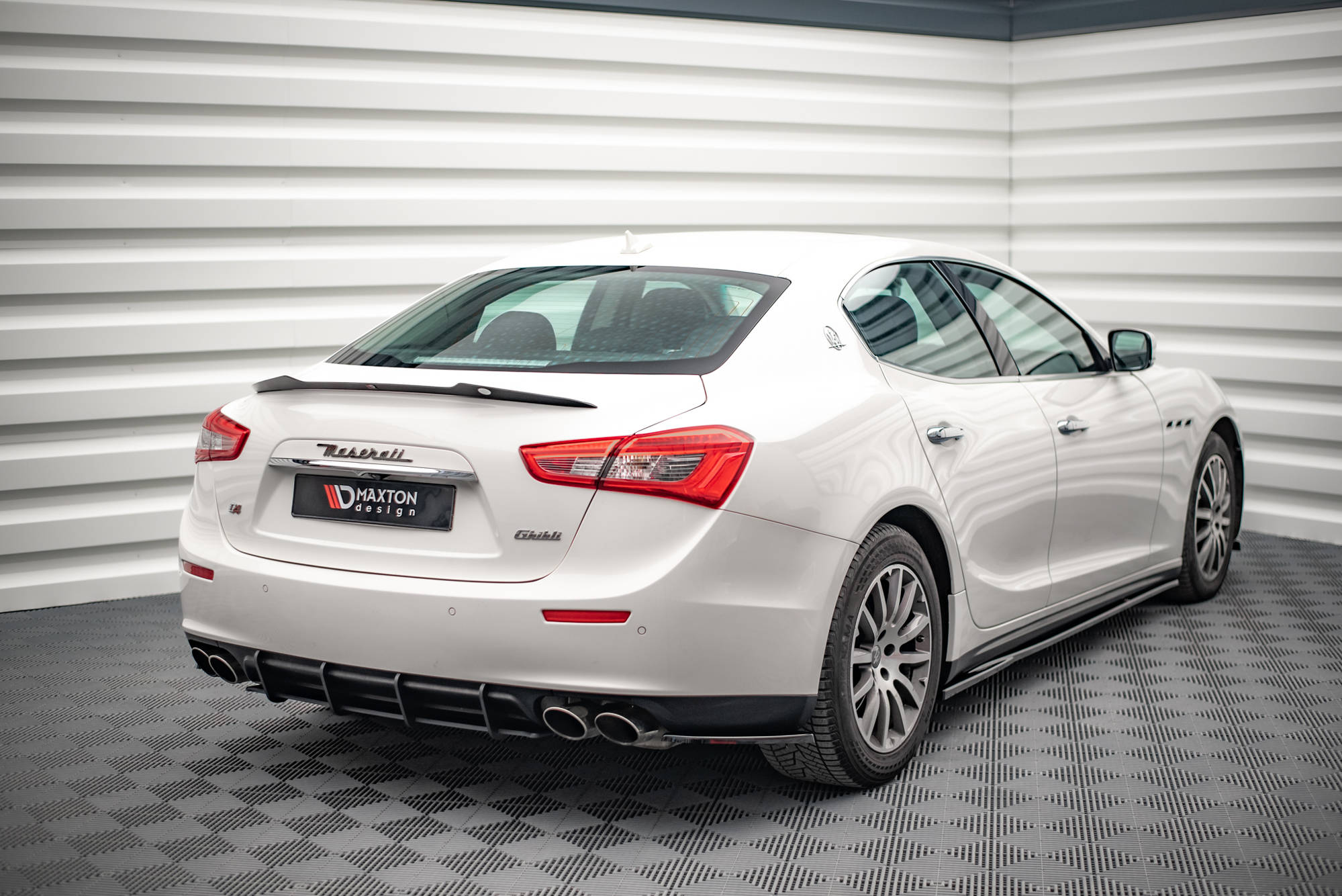 Heckansatz Diffusor passend für Maserati Ghibli Mk3 schwarz matt