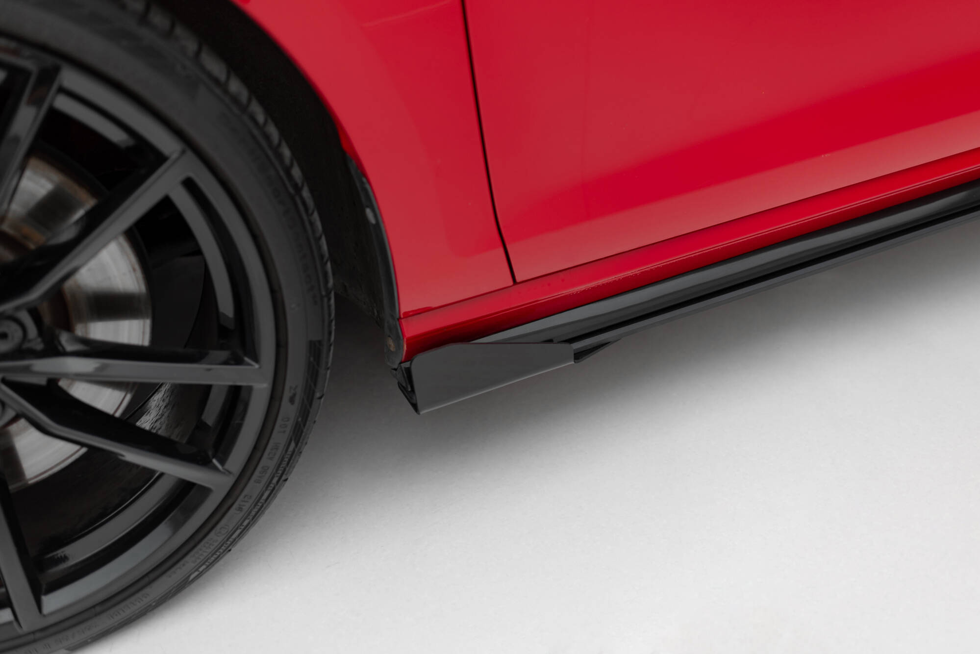 Street Pro Seitenschweller Leisten passend für VW Golf 7 R FL rot+ Hochglanz Flaps