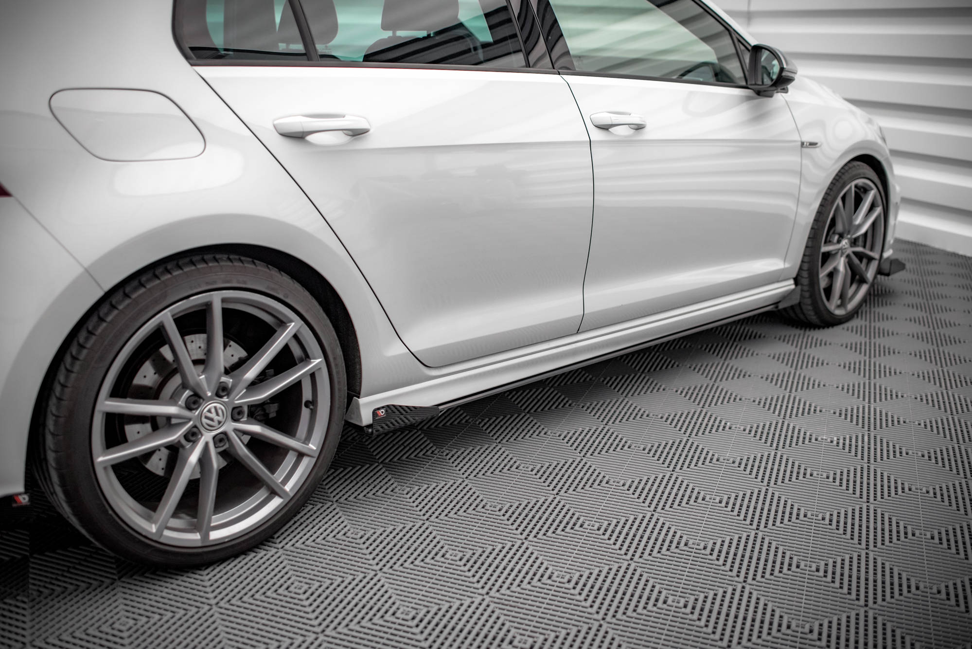 Street Pro Seitenschweller Leisten + Flaps passend für VW Golf R Mk7 schwarz Hochglanz