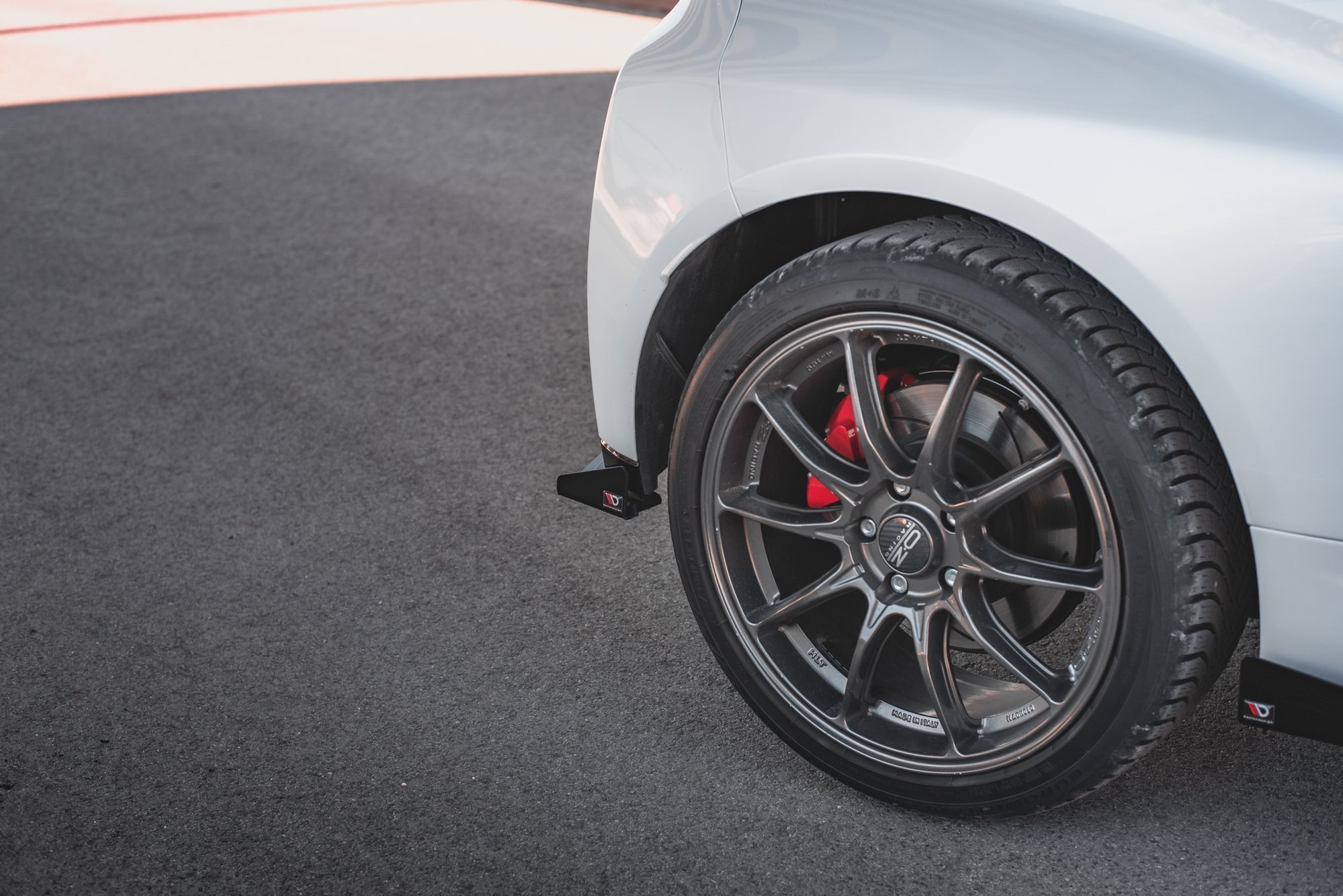Hintere Seiten Flaps passend für Toyota GR Yaris Mk4 schwarz Hochglanz