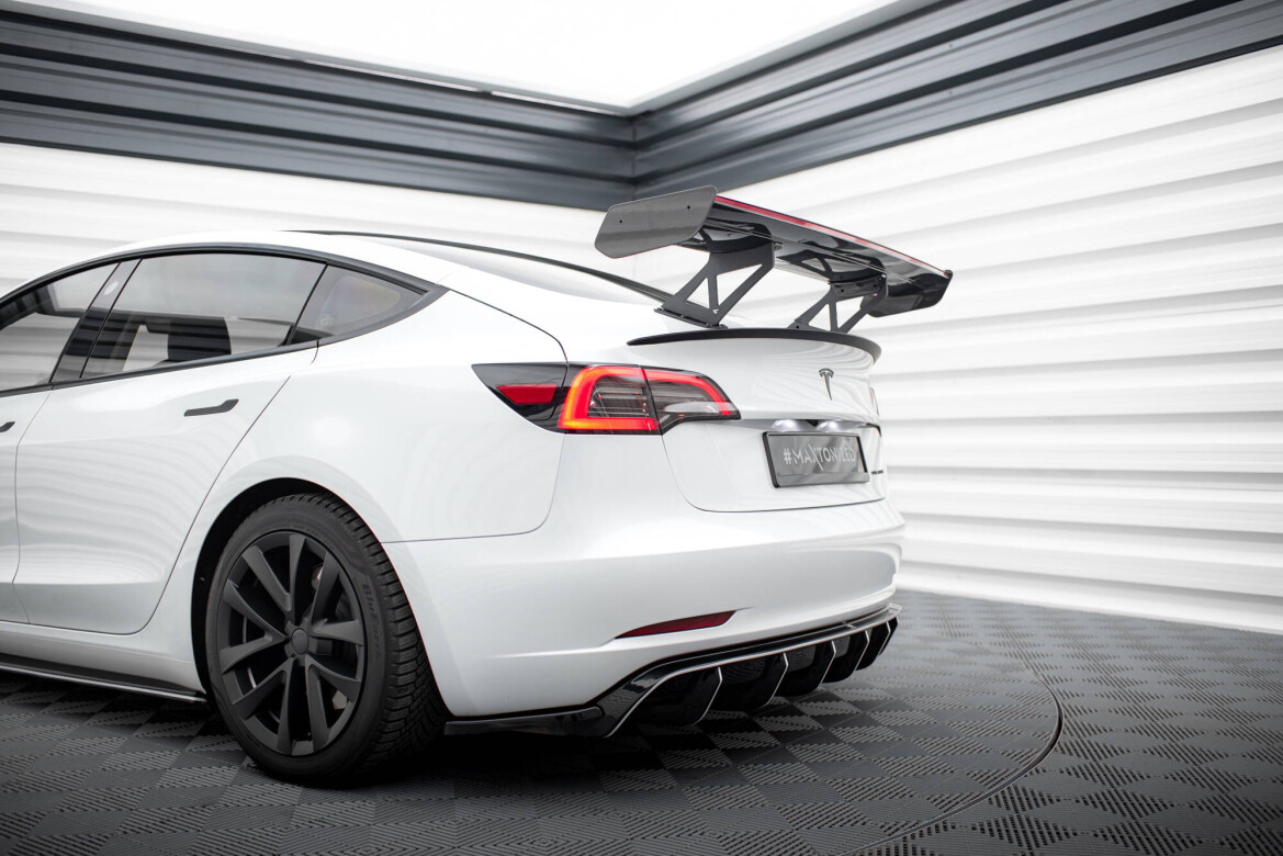 Carbon Heckspoiler Heckflügel + LED passend für Tesla Model 3