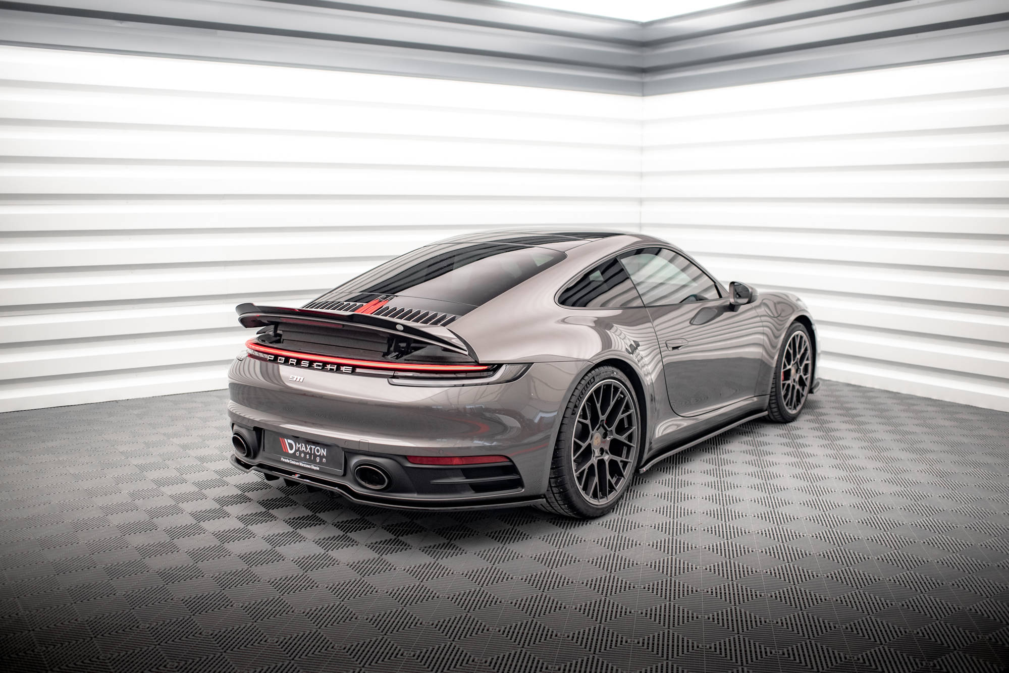 Heck Spoiler Aufsatz Abrisskante passend für Porsche 911 Carrera 4S 992 schwarz Hochglanz
