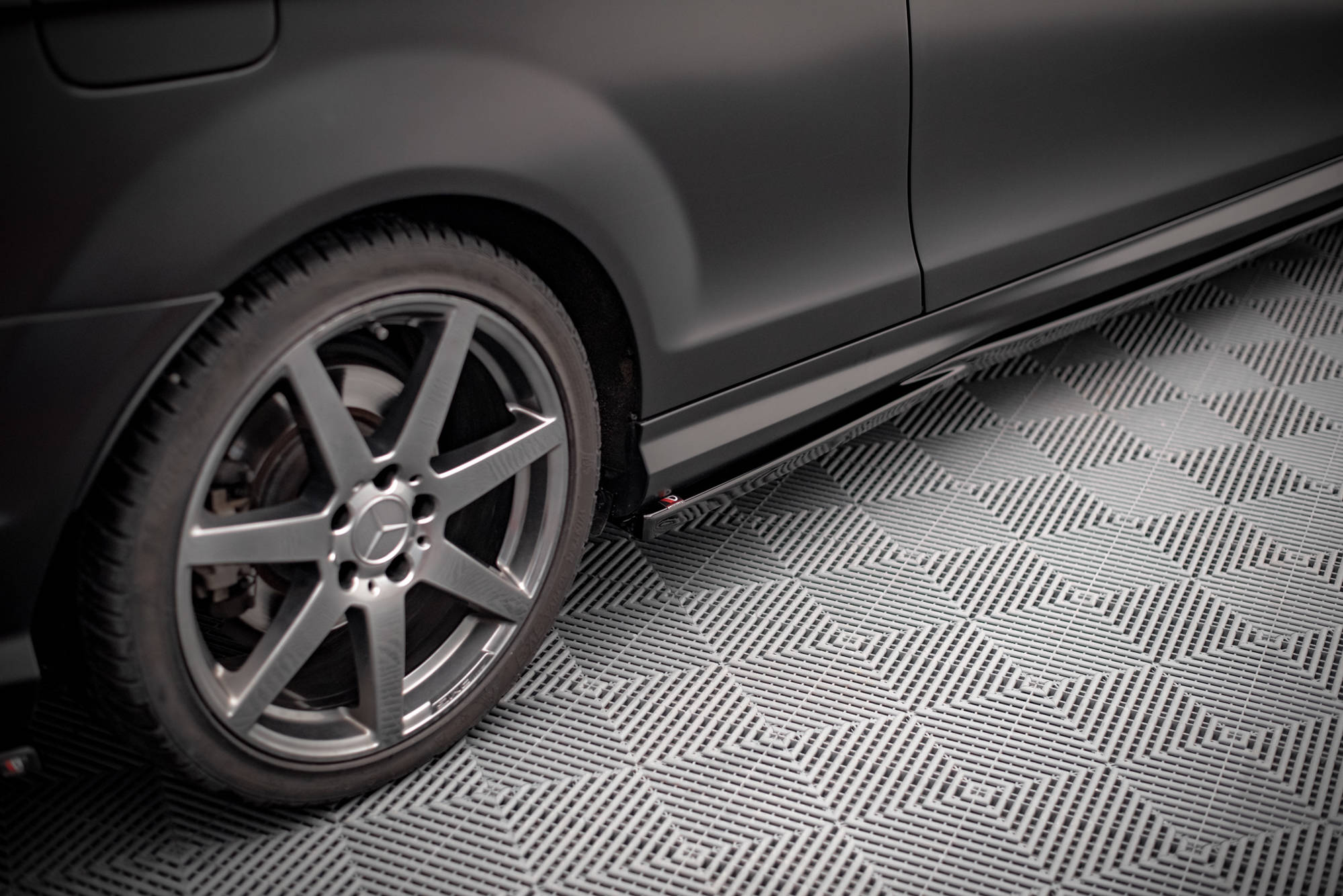 Street+ Seitenschweller Leisten passend für Mercedes C Coupe / Limousine / Kombi AMG-Line C204 / W204 FL / S204 FL schwarz Hochglanz