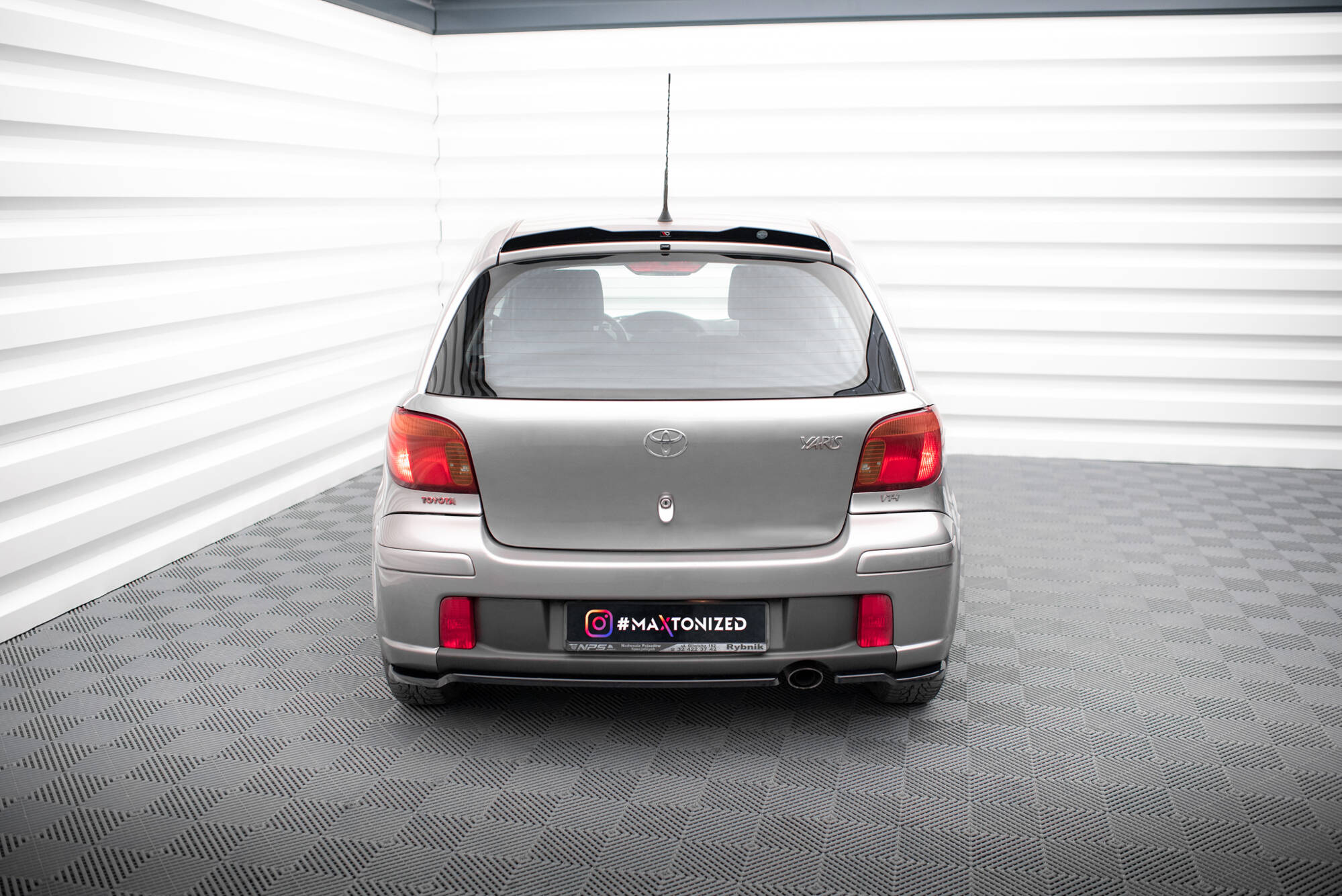 Heck Spoiler Aufsatz Abrisskante passend für Toyota Yaris T-Sport Mk1 FL schwarz Hochglanz
