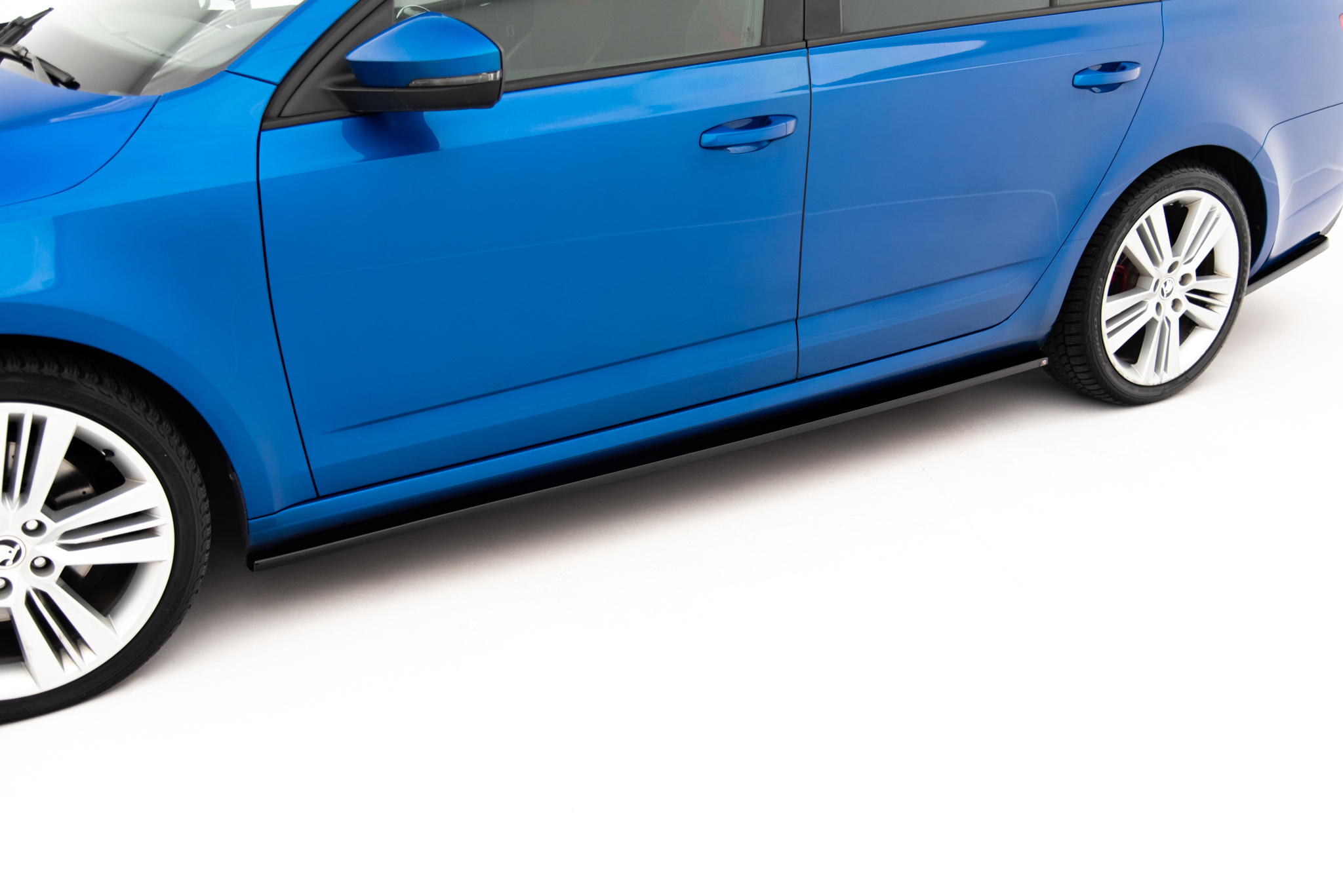 Street+ Seitenschweller Leisten passend für Skoda Octavia RS Hatchback / Combi Mk3 / Mk3 FL schwarz Hochglanz