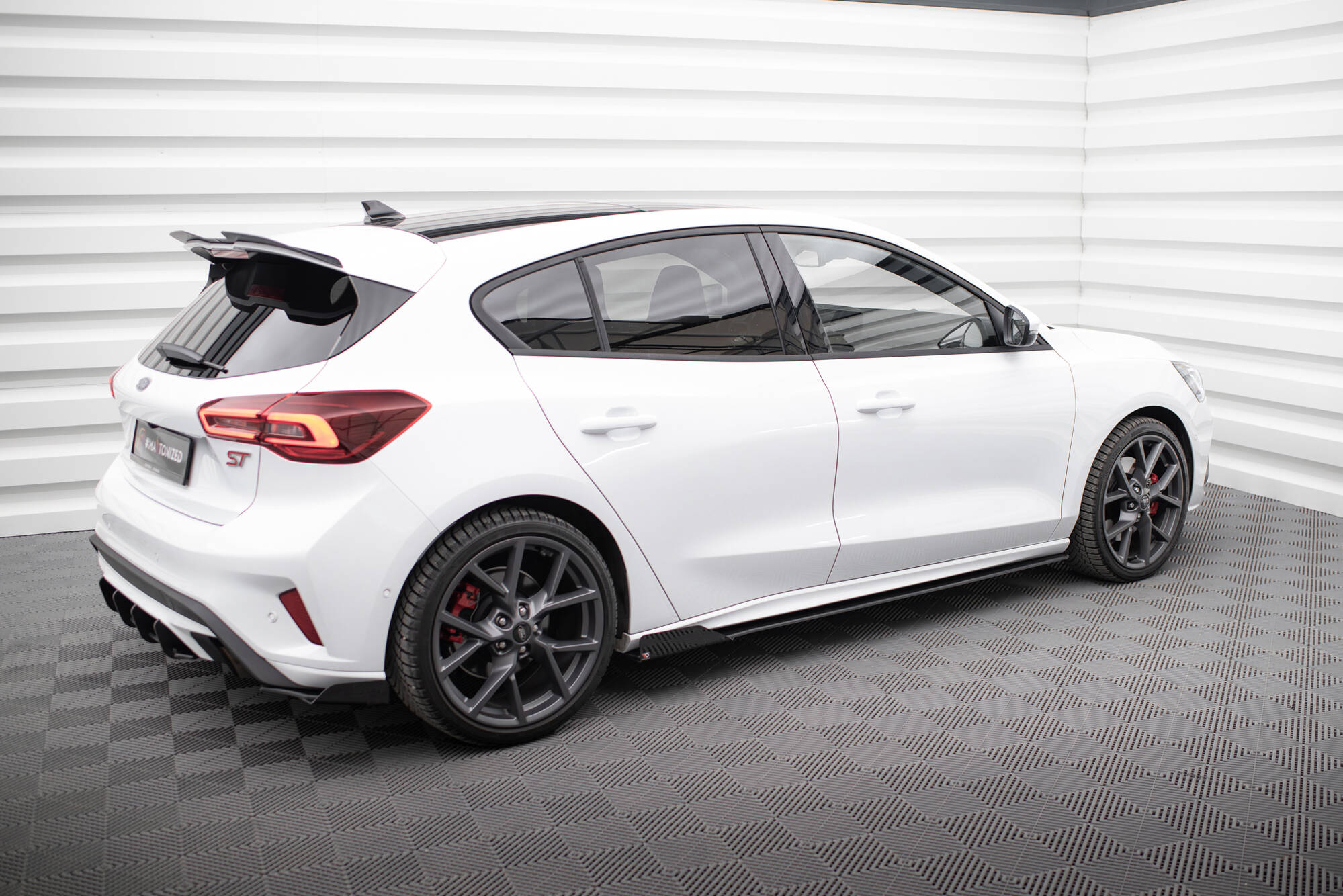 Street Pro Seitenschweller Ansatz + Flaps für Ford Focus ST / ST-Line Mk4 schwarz Hochglanz