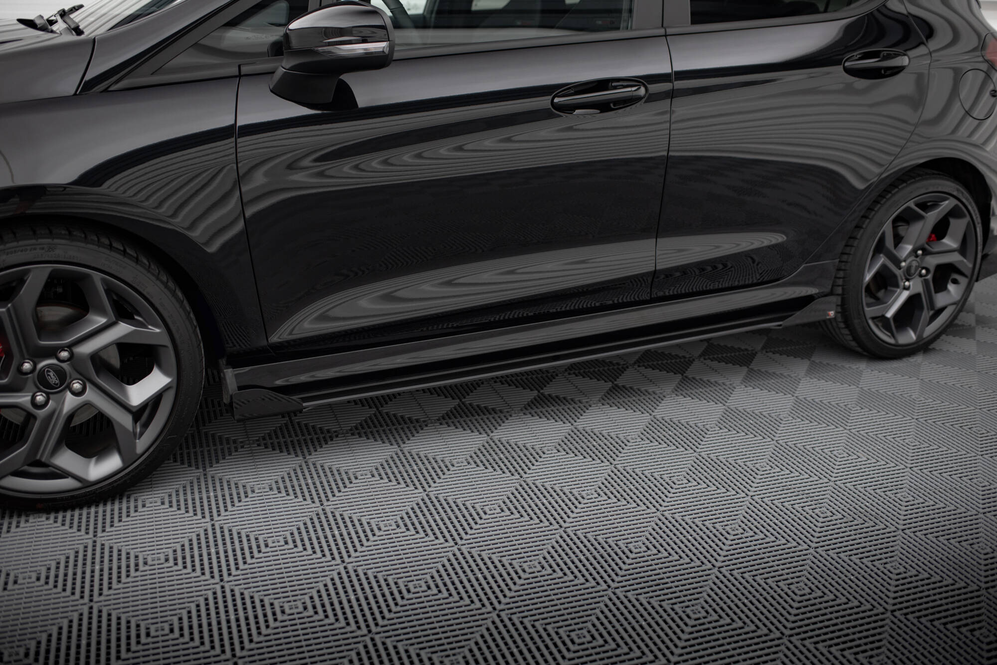 Street Pro Seitenschweller Ansatz für + Flaps Ford Fiesta ST / ST-Line Mk8 schwarz Hochglanz