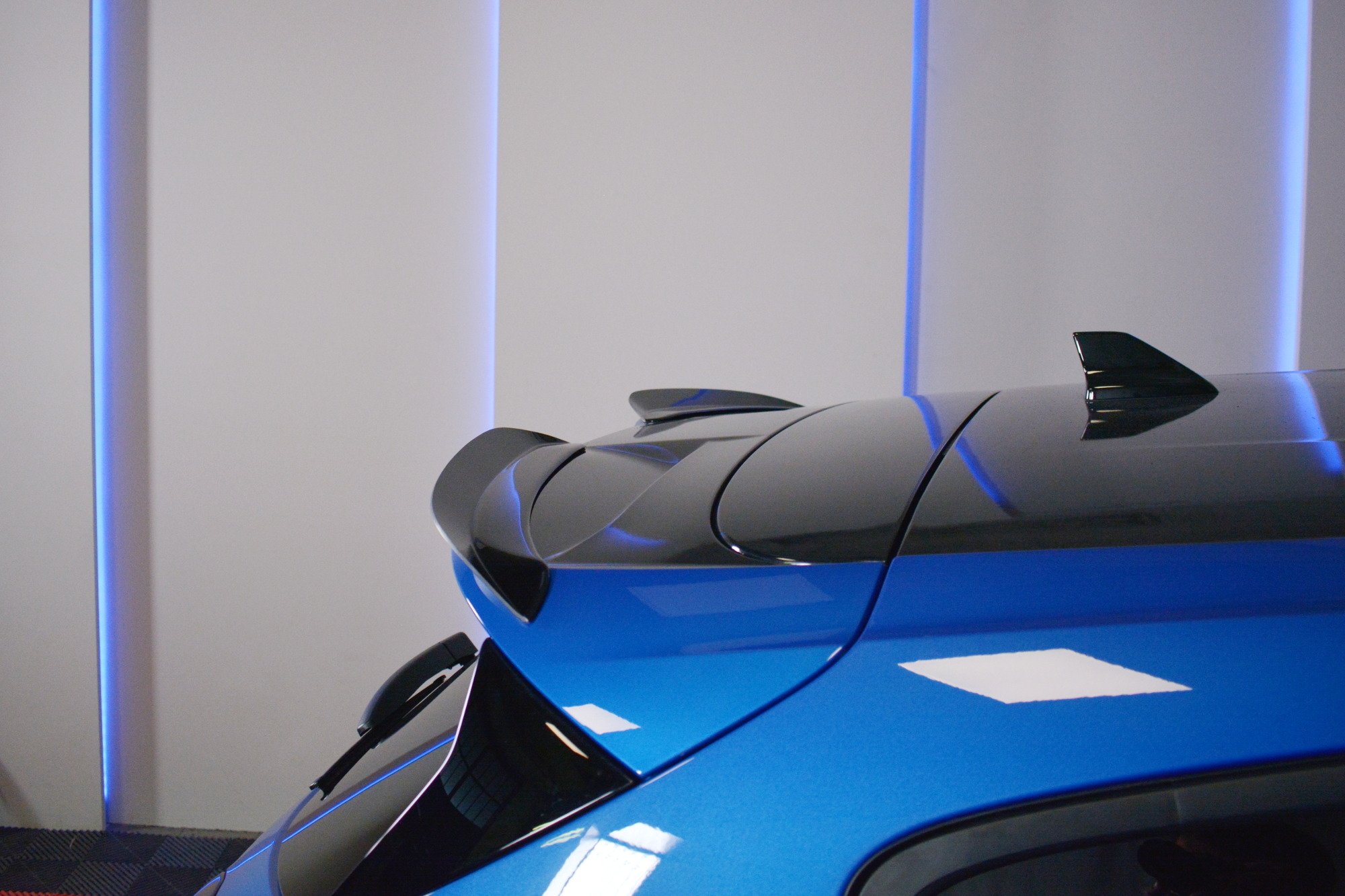 Spoiler CAP V.3 für Ford Focus Hatchback ST-Line Mk4 schwarz Hochglanz