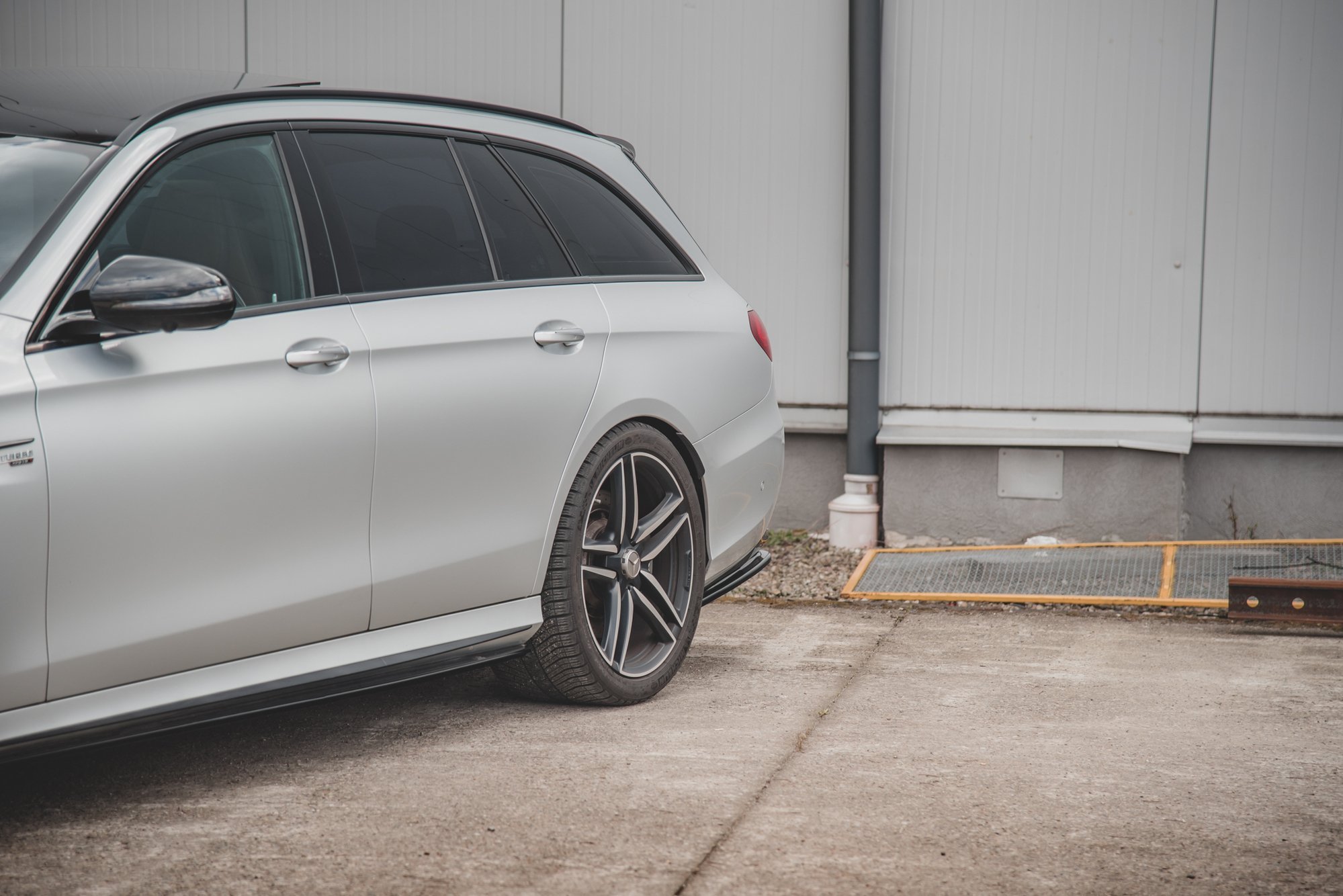Heck Ansatz Flaps Diffusor für Mercedes-Benz E63 AMG Kombi/Limousine S213/W213 schwarz Hochglanz
