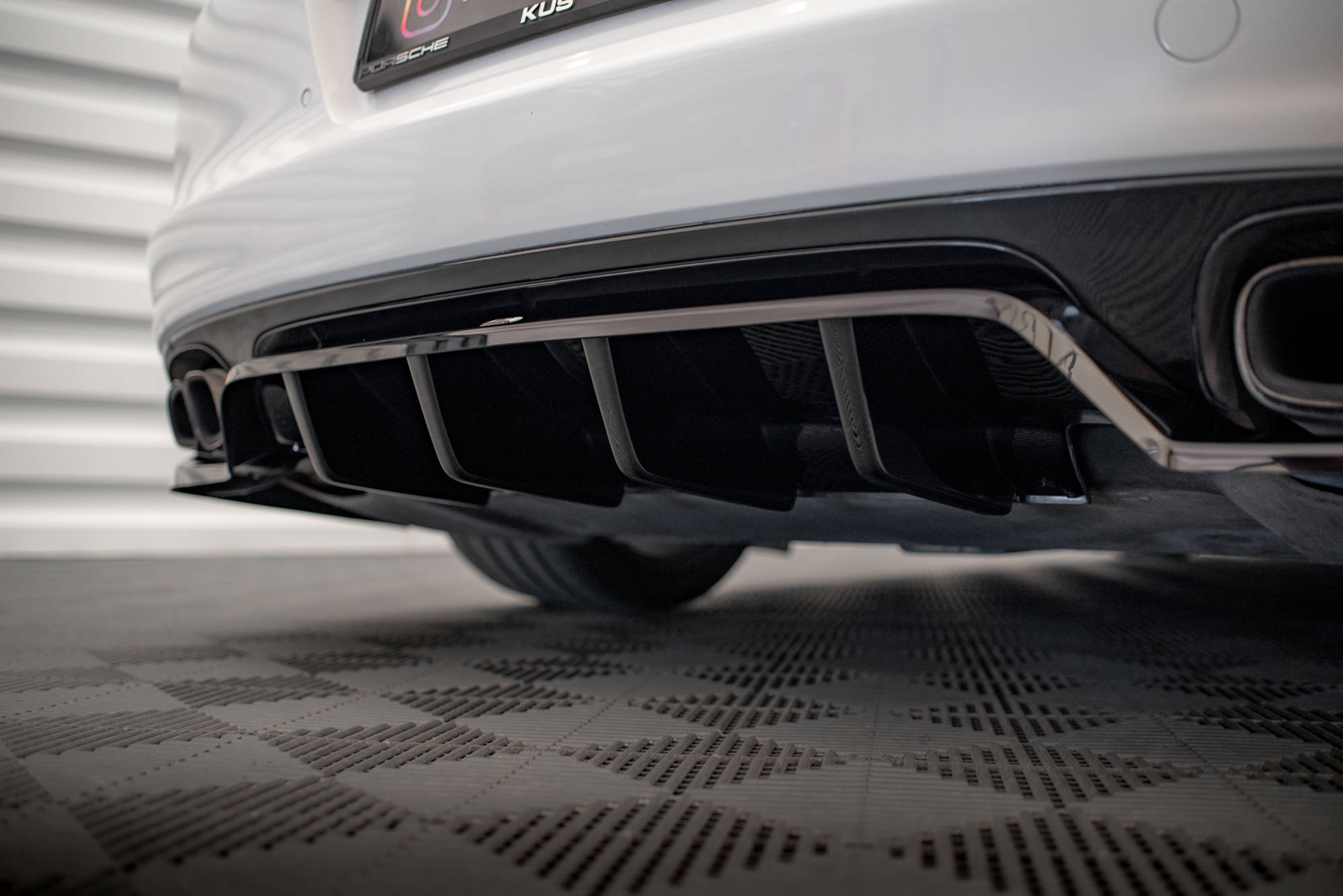 Street+ Mittlerer Diffusor RACE Heck Ansatz passend für Porsche Panamera Turbo 970 schwarz Hochglanz