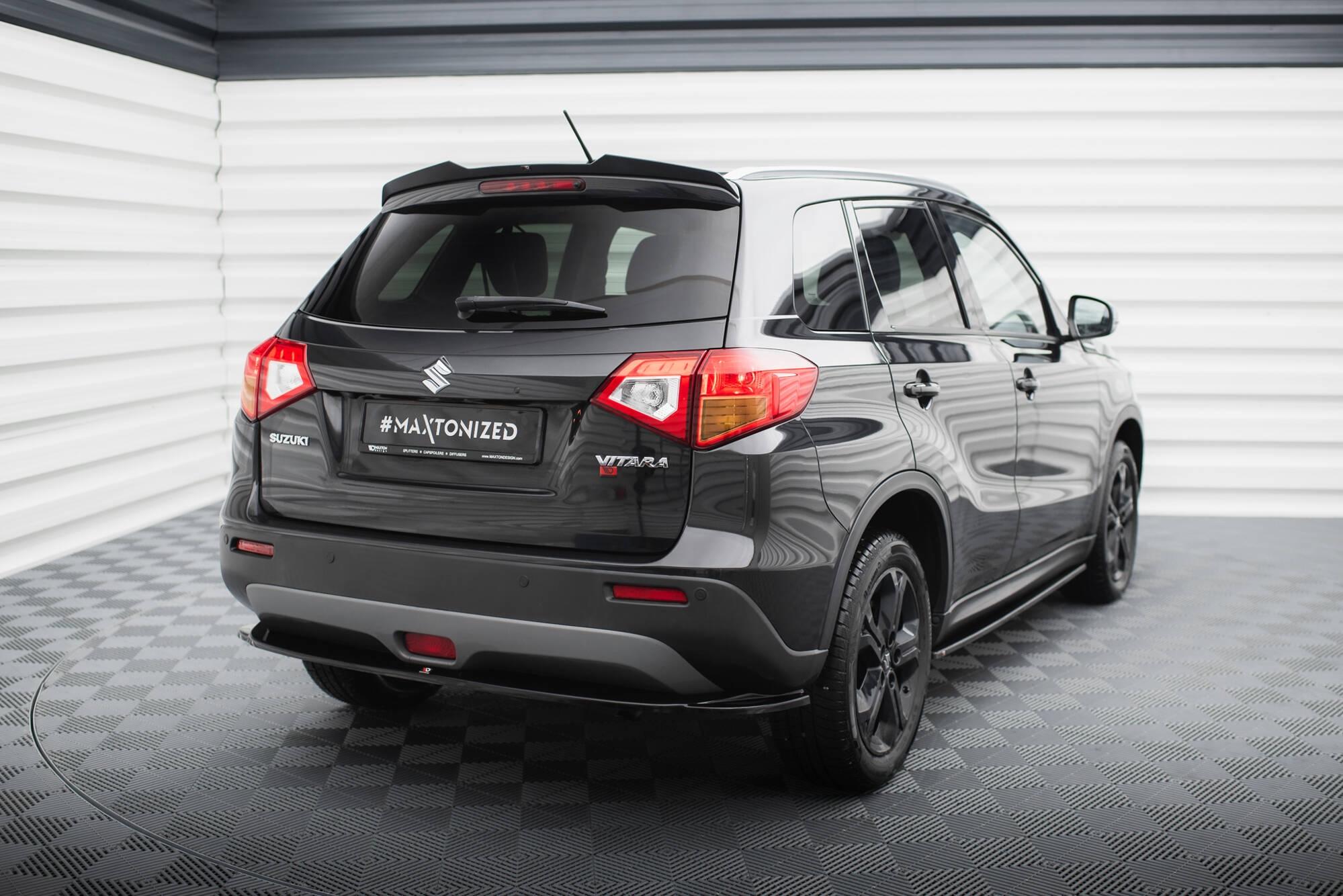 Street+ Mittlerer Diffusor Heck Ansatz passend für Suzuki Vitara S Mk2 schwarz Hochglanz