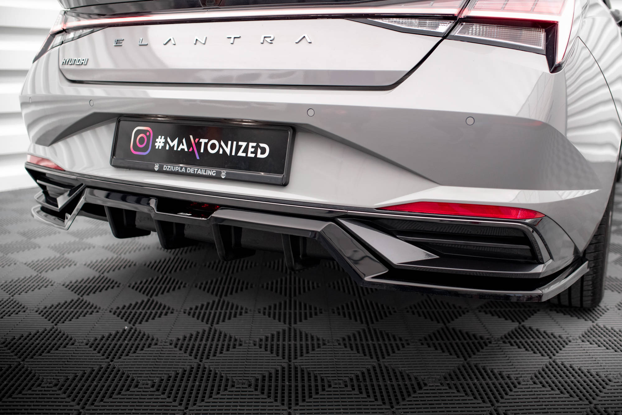 Street+ Mittlerer Diffusor RACE Heck Ansatz passend für Hyundai Elantra Mk7 schwarz Hochglanz