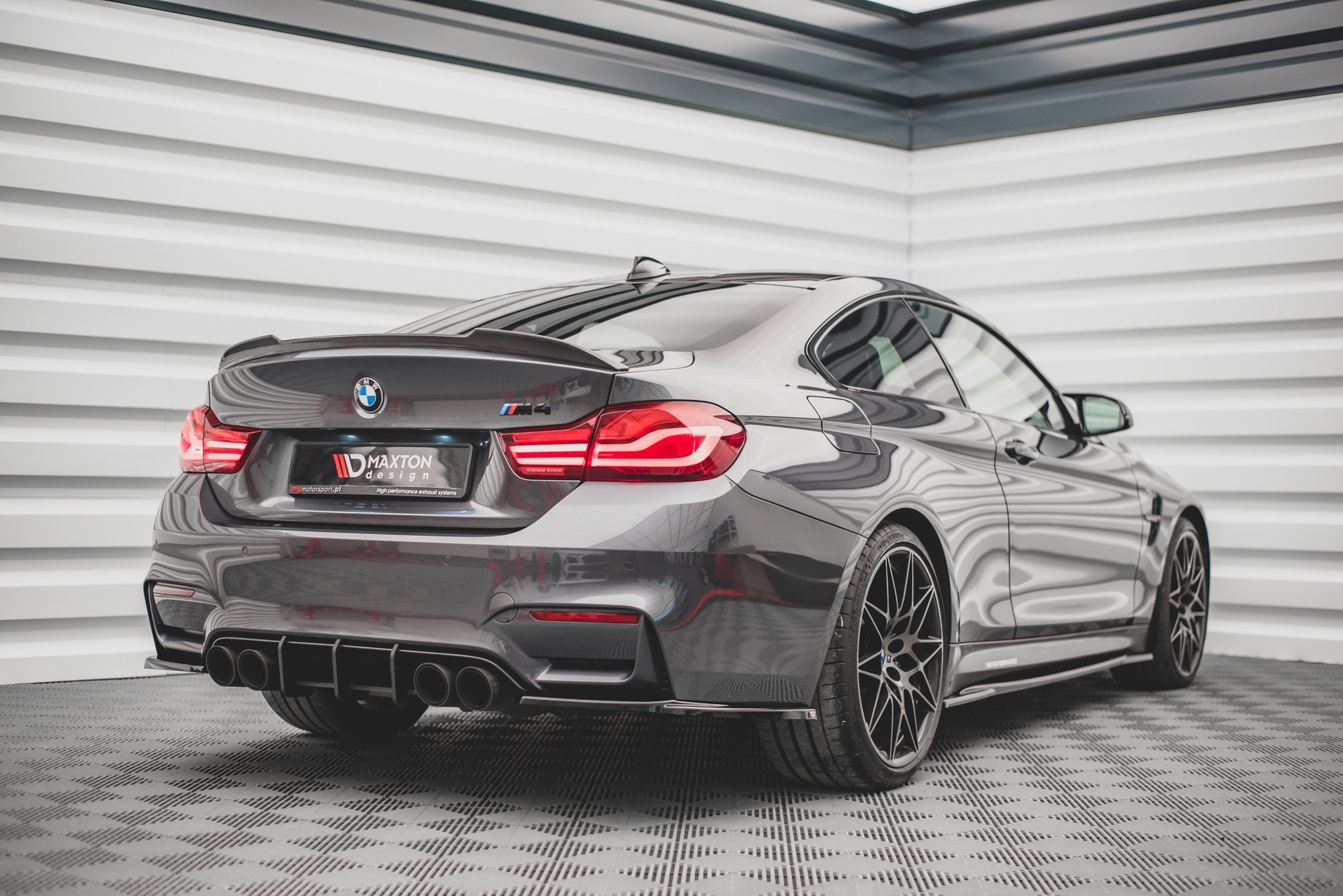 Street Pro Heckschürze Heck Ansatz Diffusor passend für BMW M4 F82 schwarz-rot