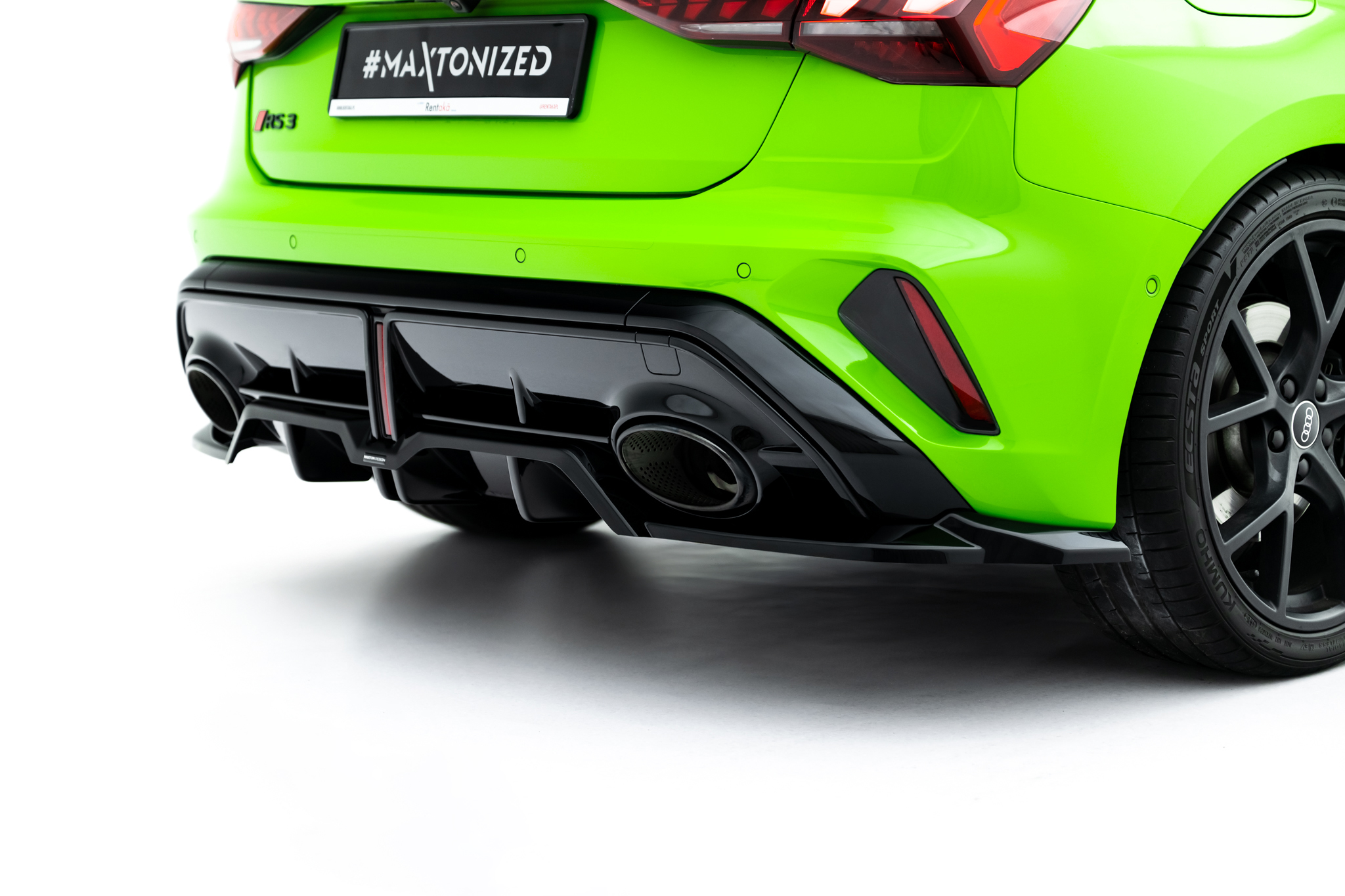 Street+ Mittlerer Diffusor RACE Heck Ansatz V.2 passend für Audi RS3 Sportback 8Y FL schwarz Hochglanz