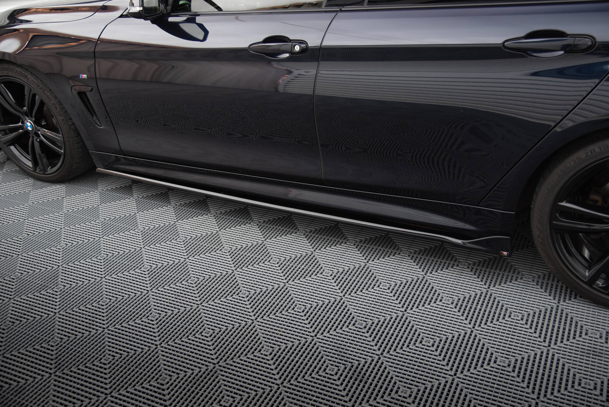 Street+ Seitenschweller Leisten V.3 passend für BMW 4er Coupe / Gran Coupe / Cabrio M-Paket F32 / F36 / F33 schwarz Hochglanz
